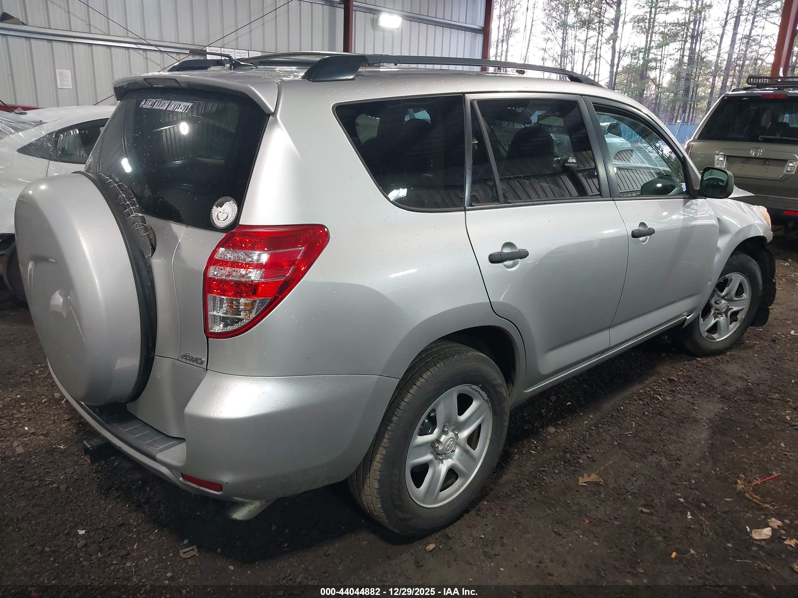 TOYOTA RAV4 image 4