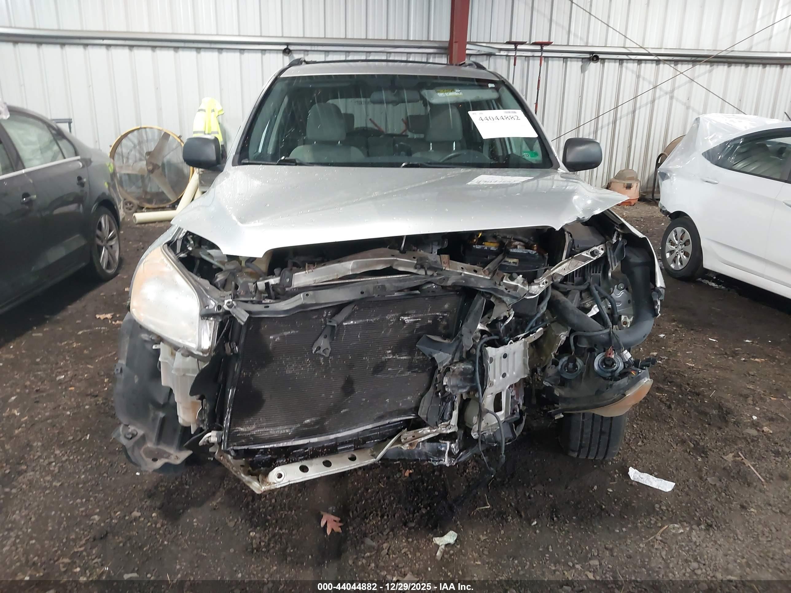 TOYOTA RAV4 image 6