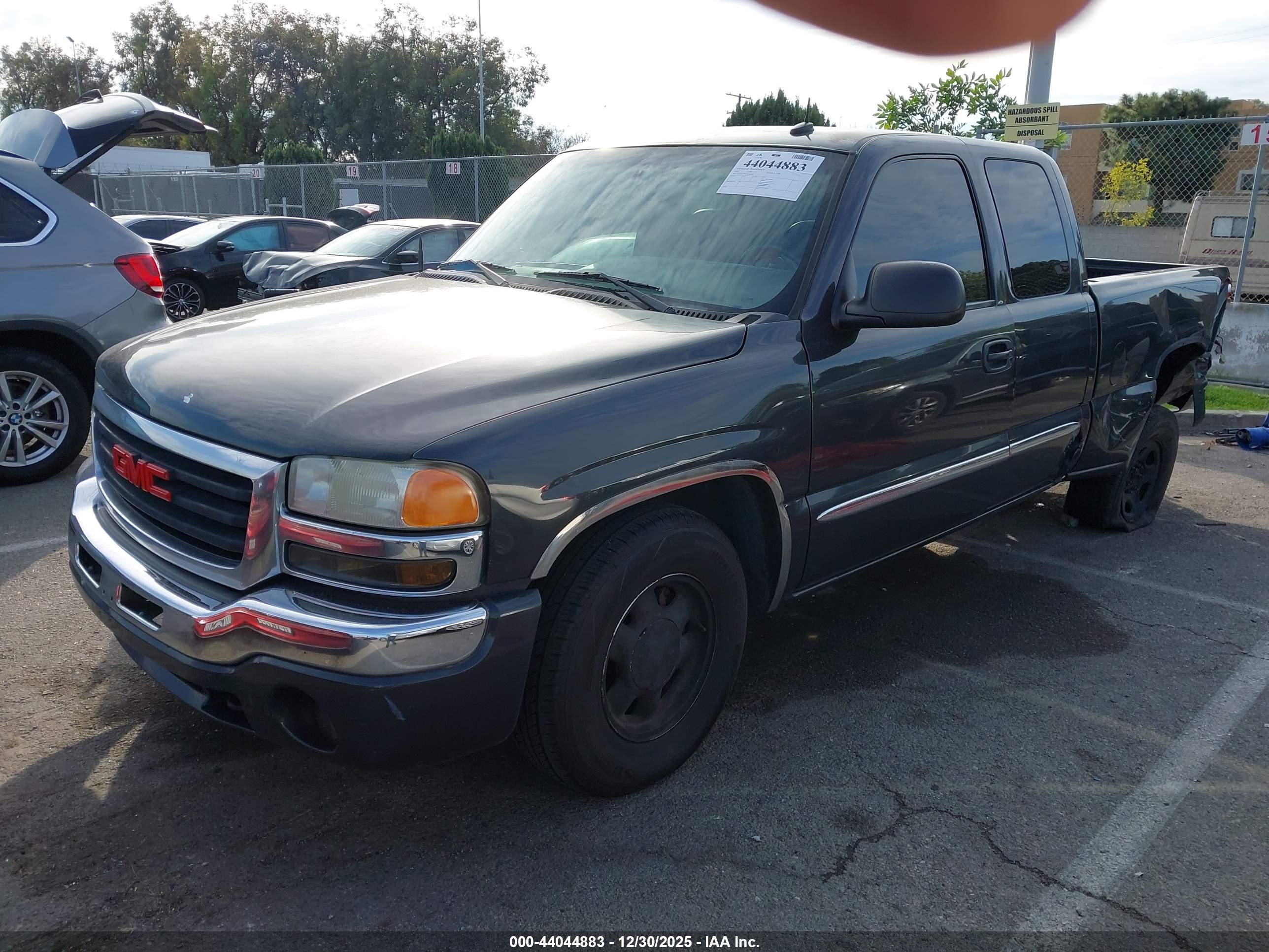 GMC SIERRA image 2