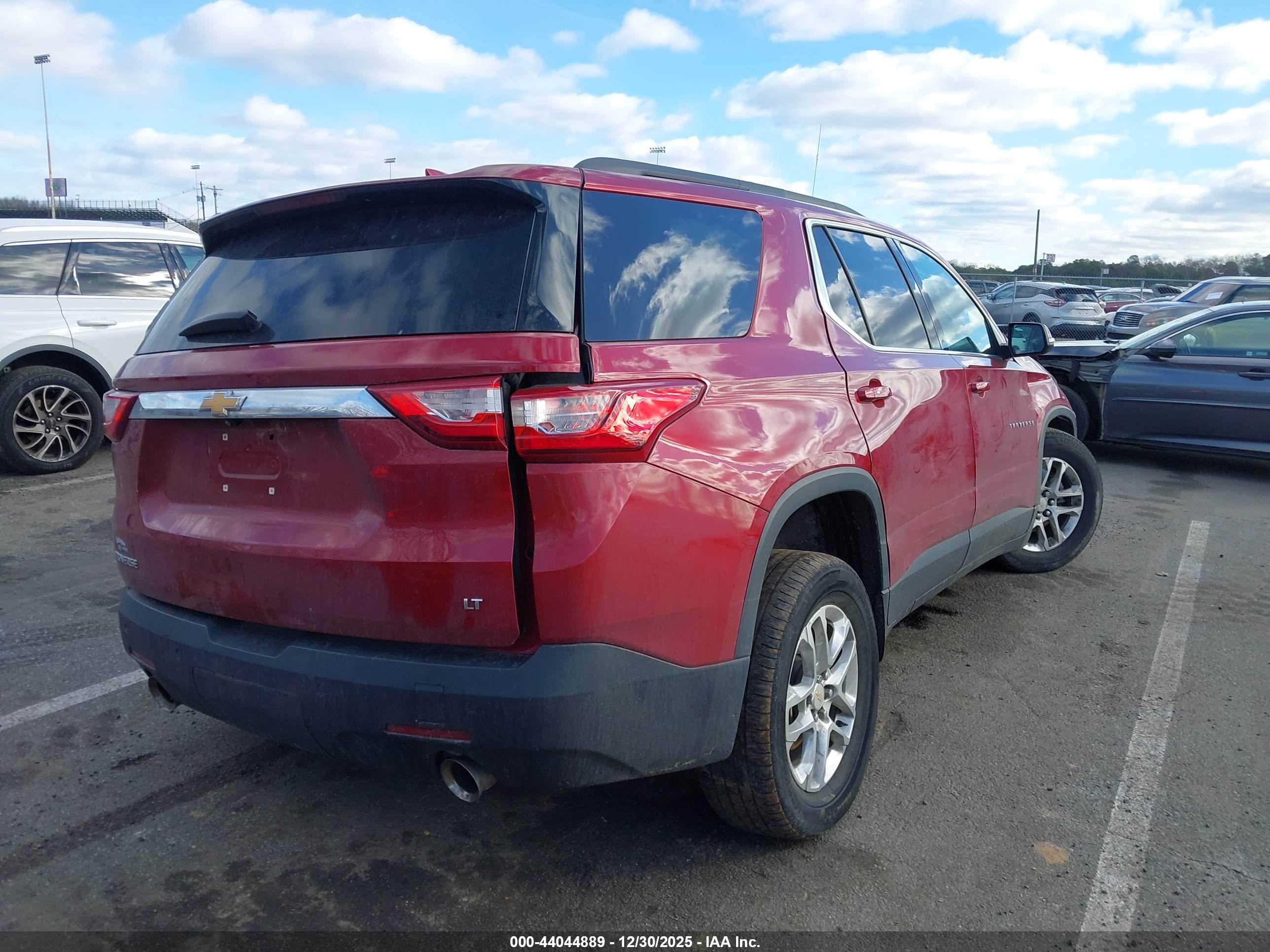 CHEVROLET TRAVERSE image 4