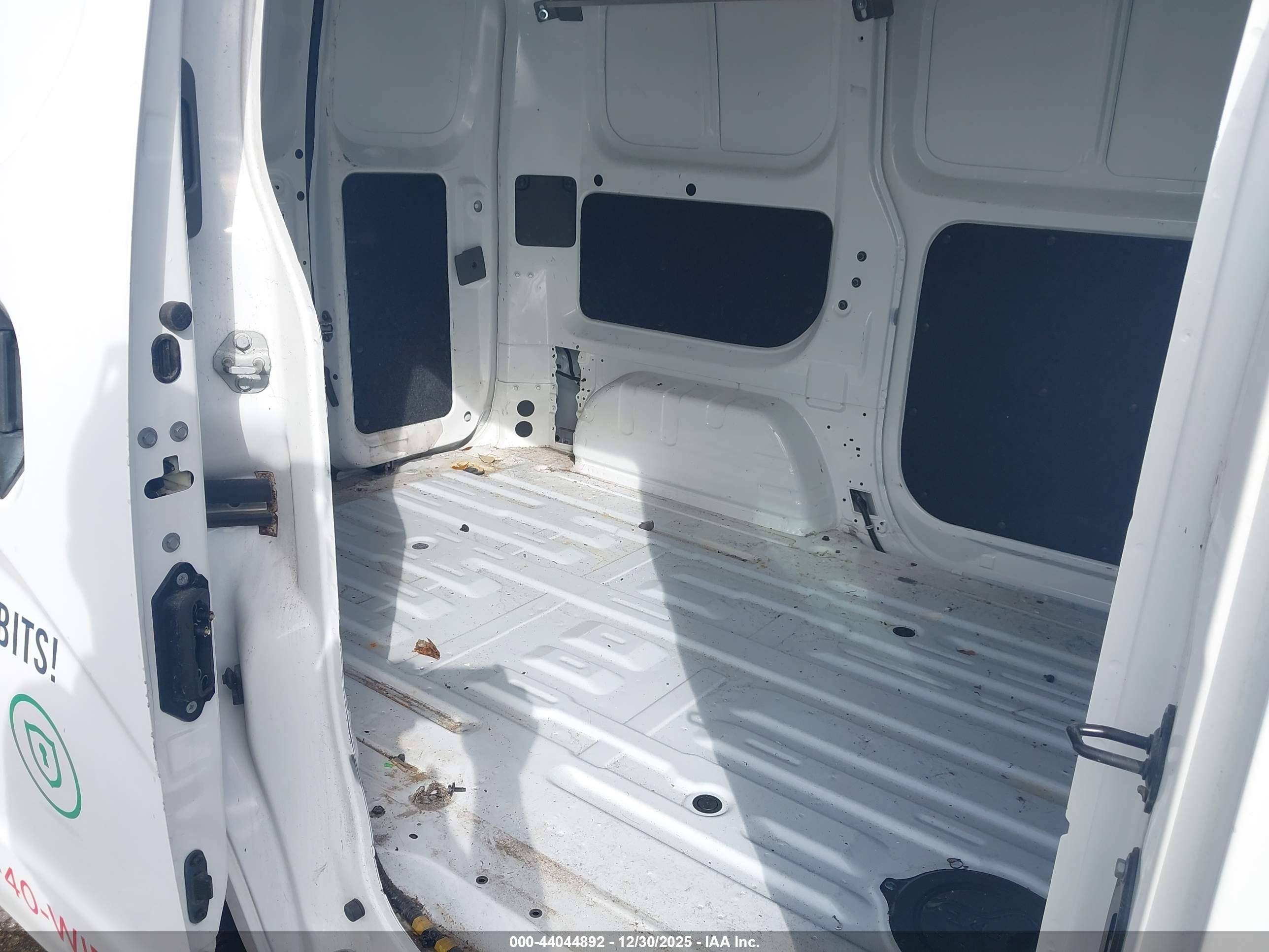 NISSAN NV200 image 8