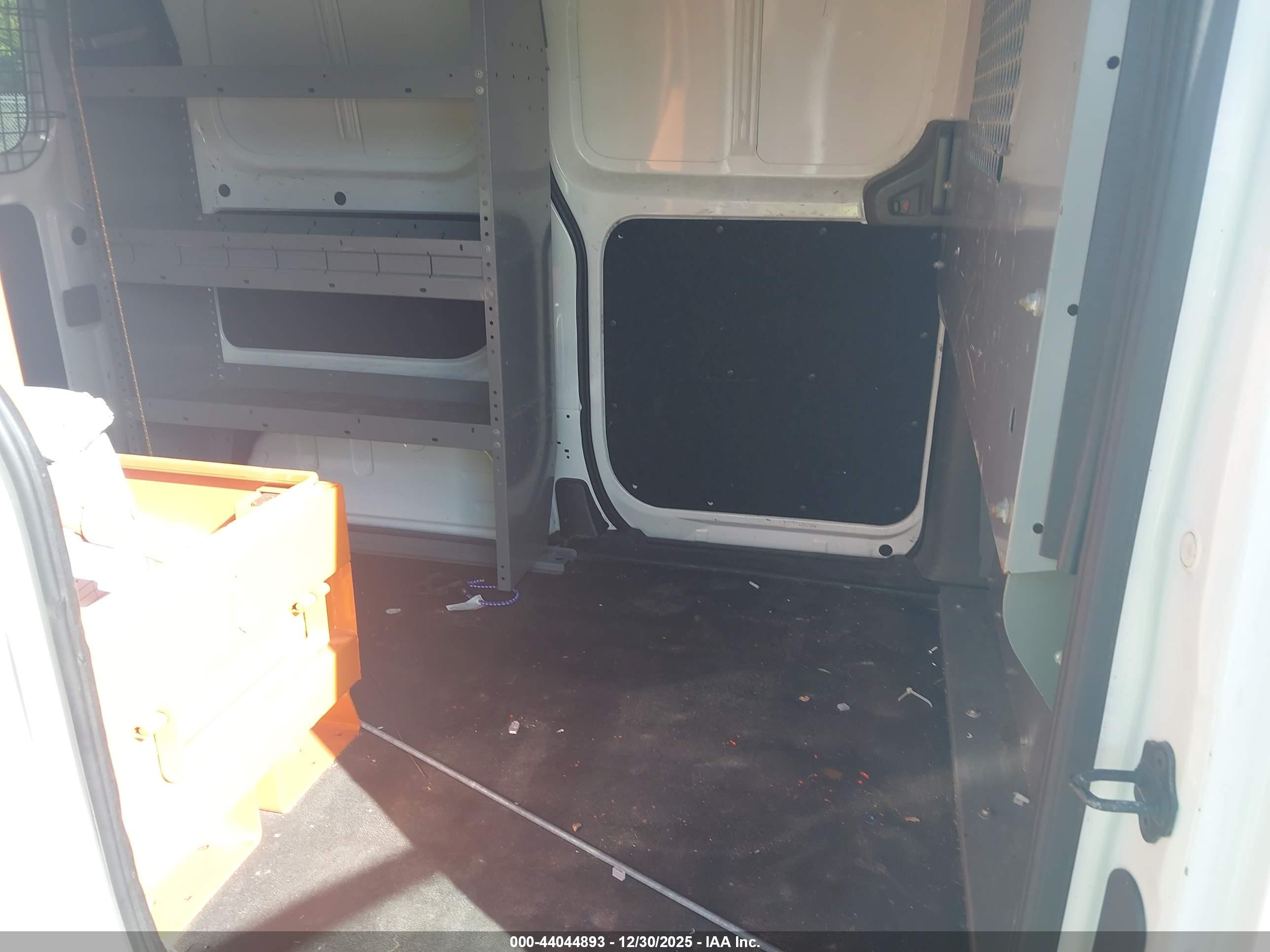 NISSAN NV200 image 8