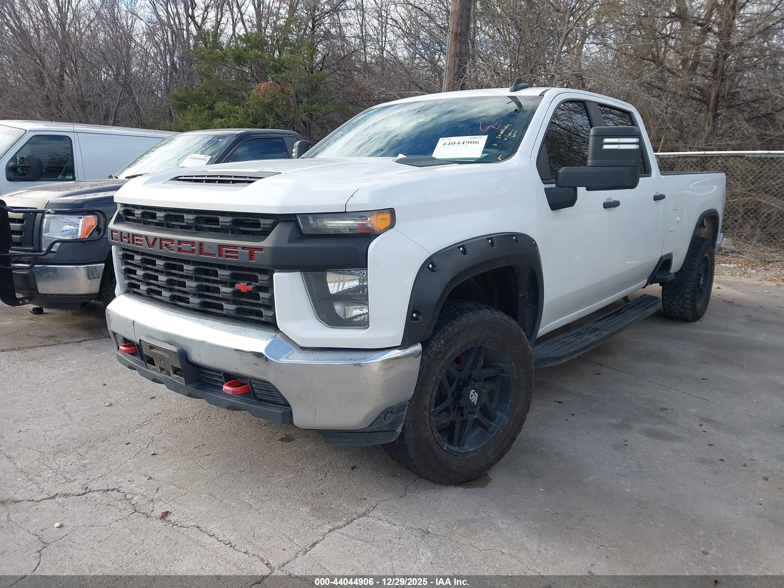 CHEVROLET SILVERADO image 2