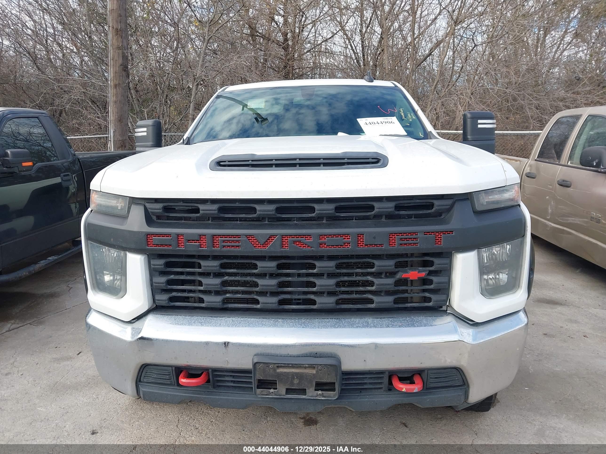 CHEVROLET SILVERADO image 6