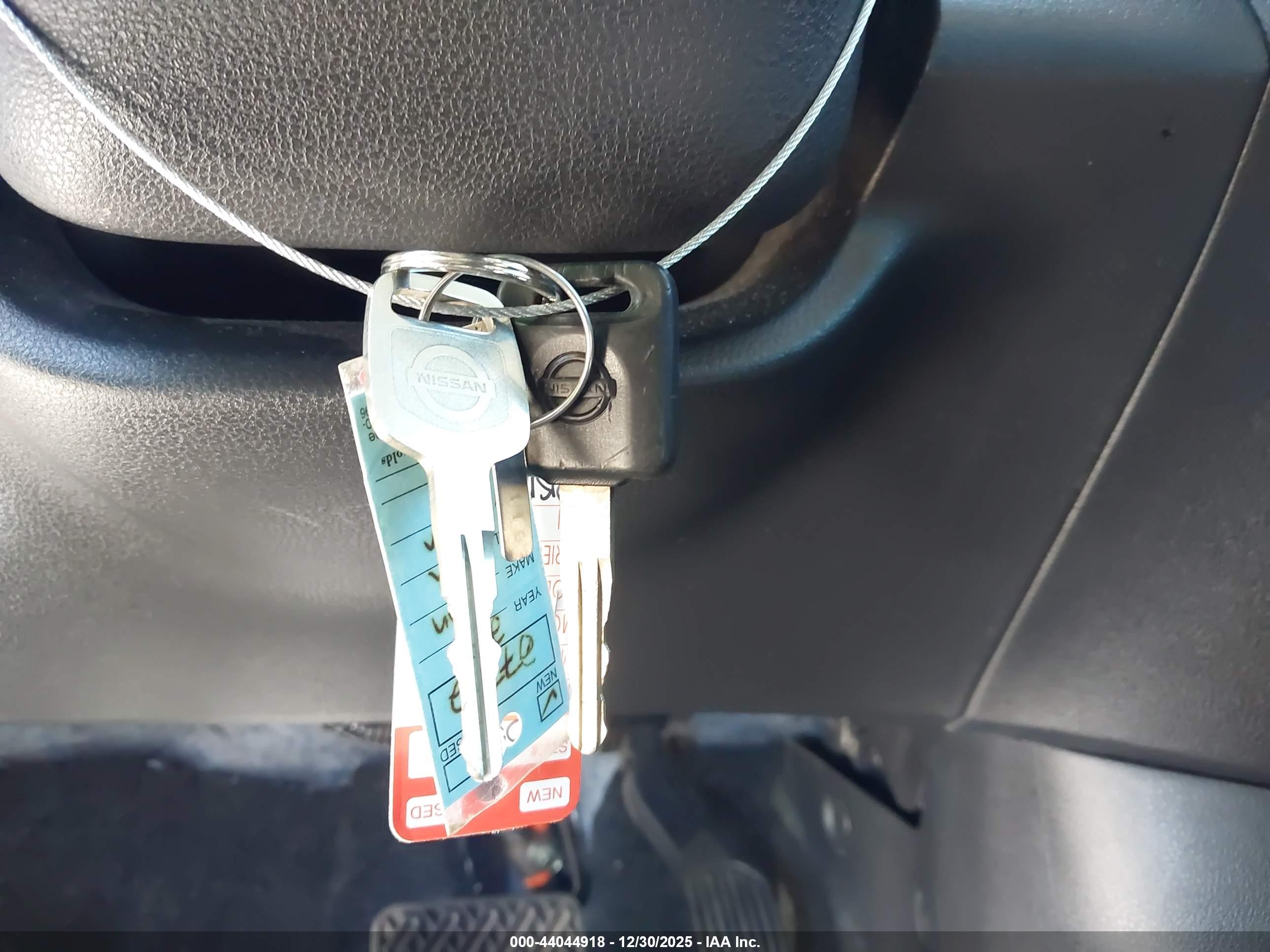NISSAN VERSA image 11