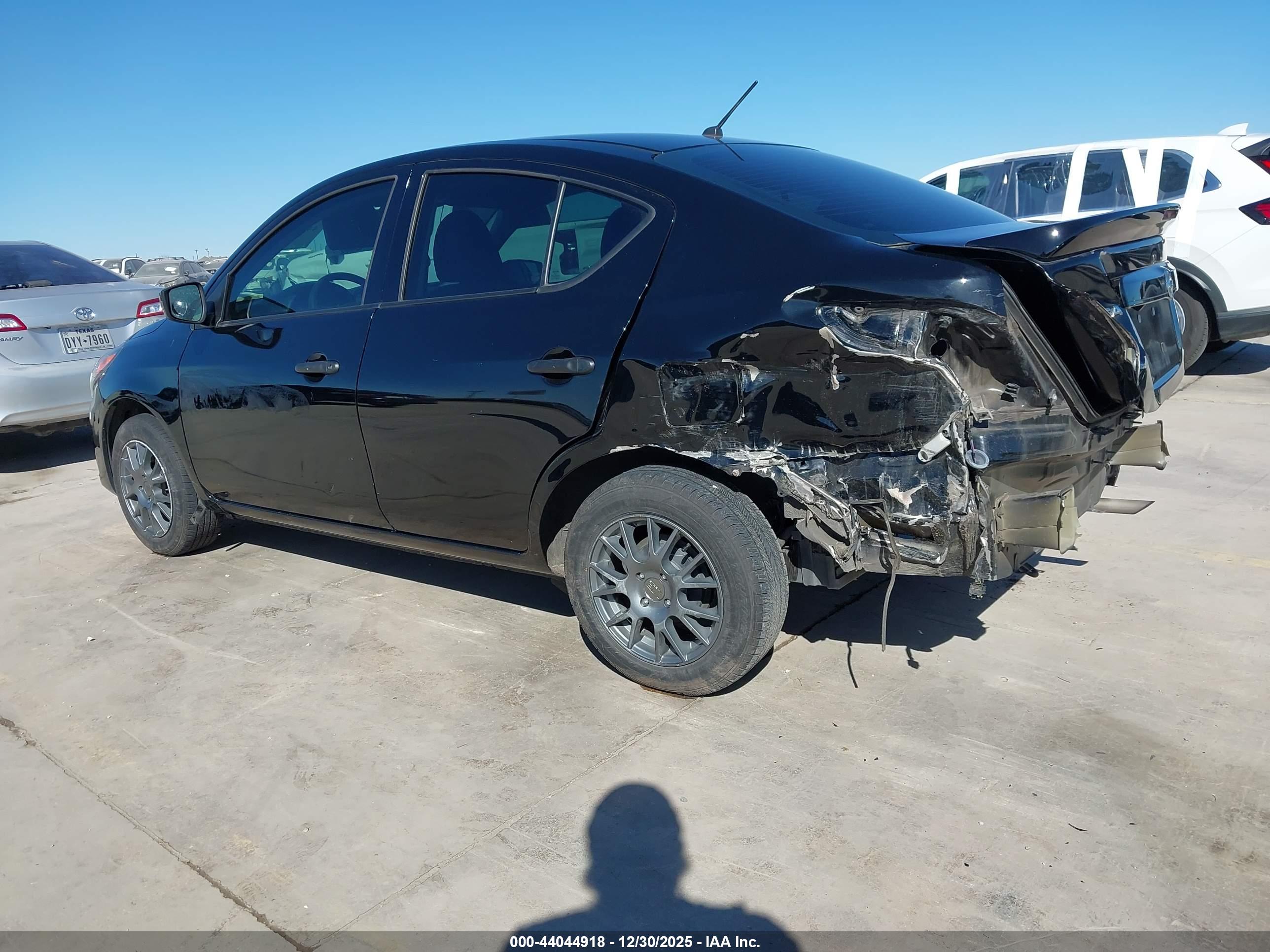 NISSAN VERSA image 3