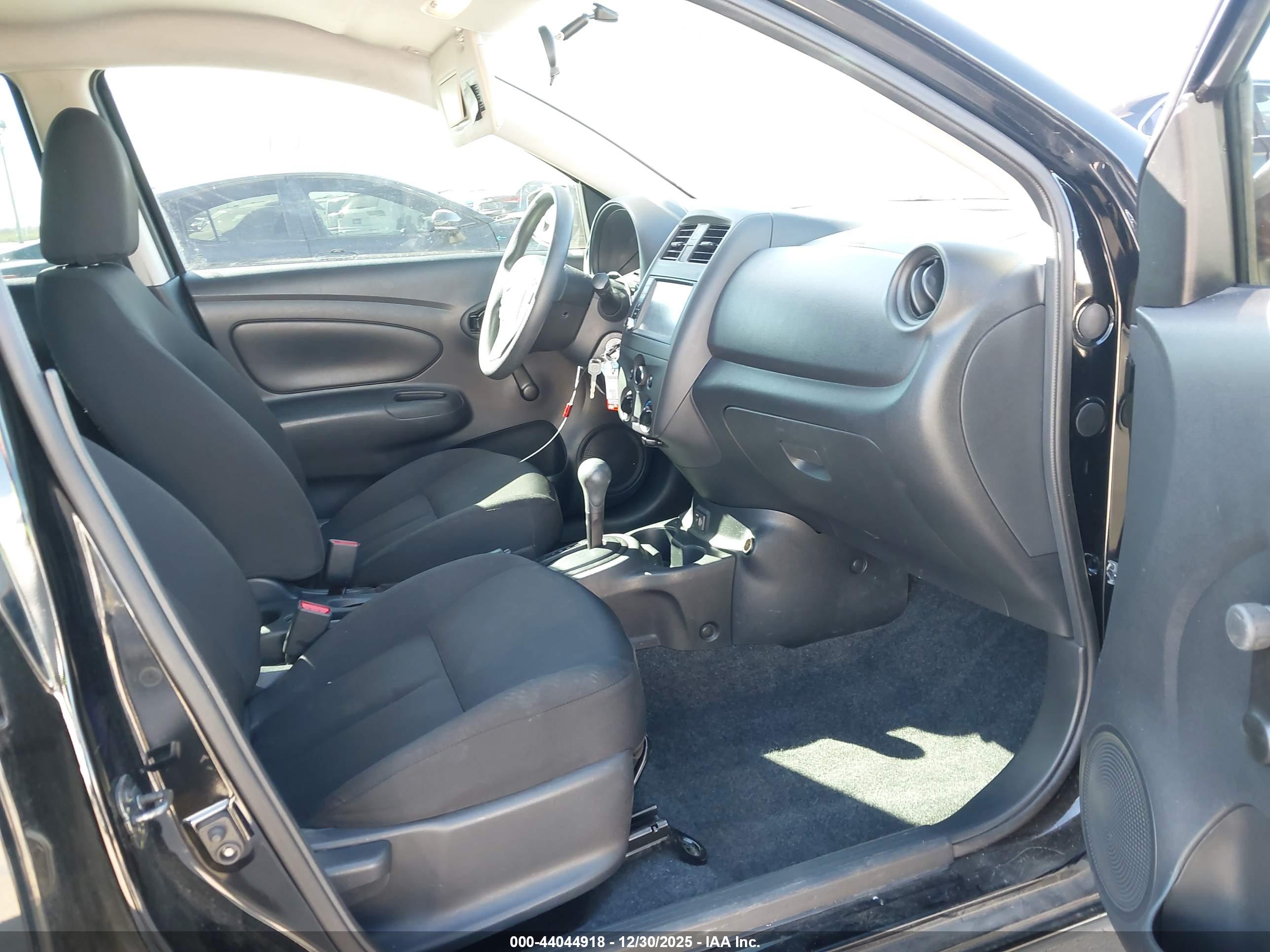 NISSAN VERSA image 5