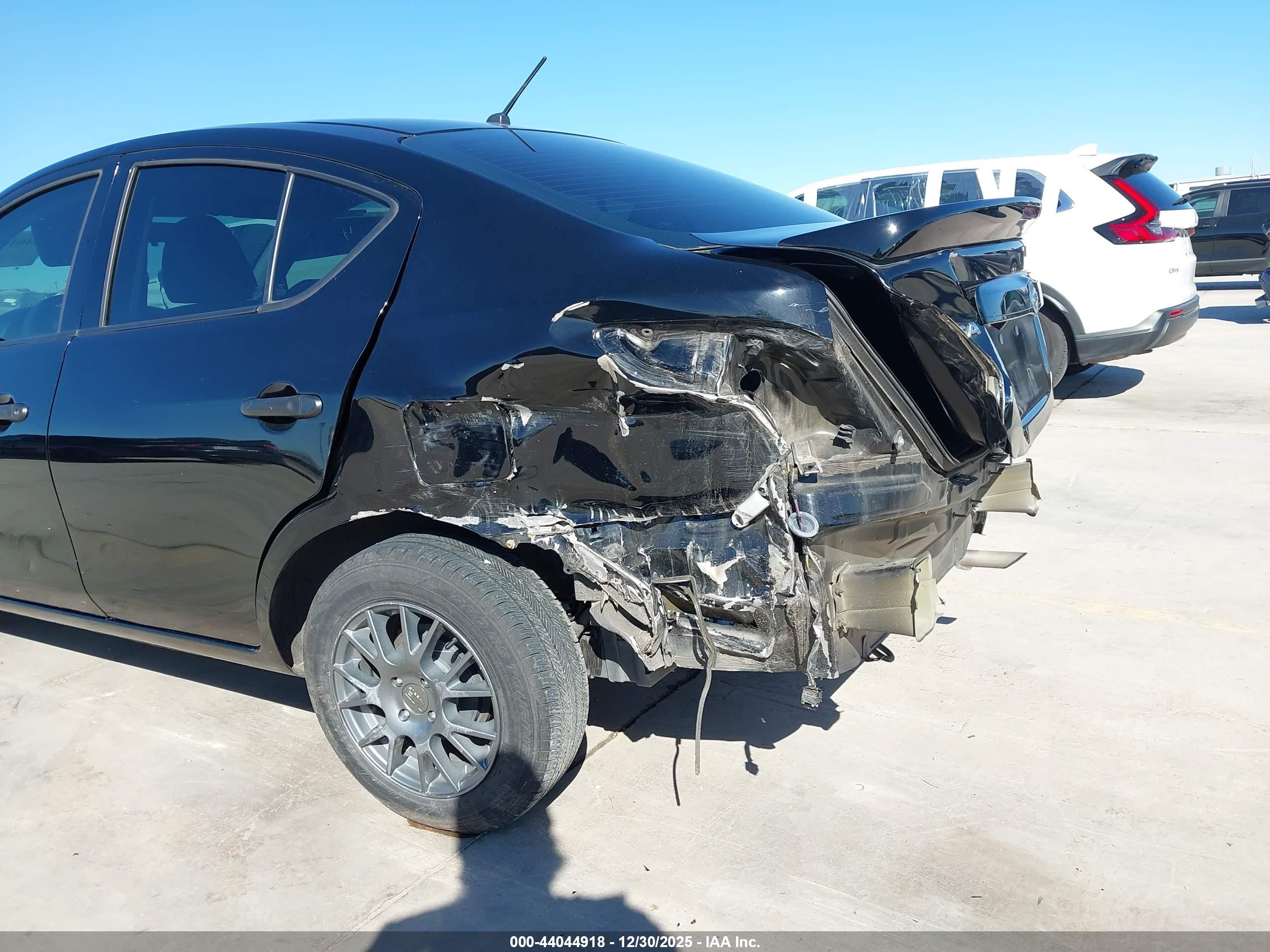 NISSAN VERSA image 6