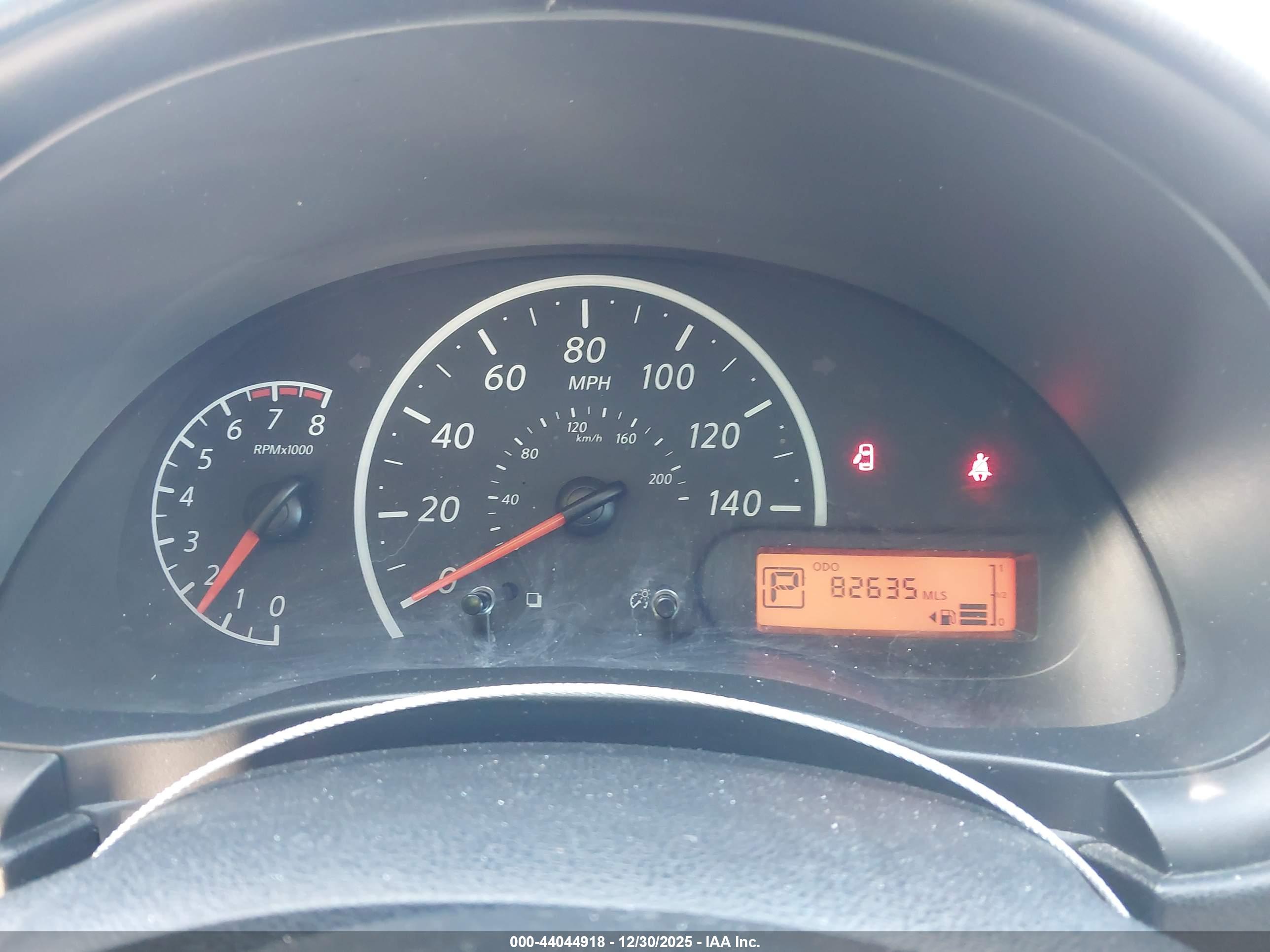 NISSAN VERSA image 7