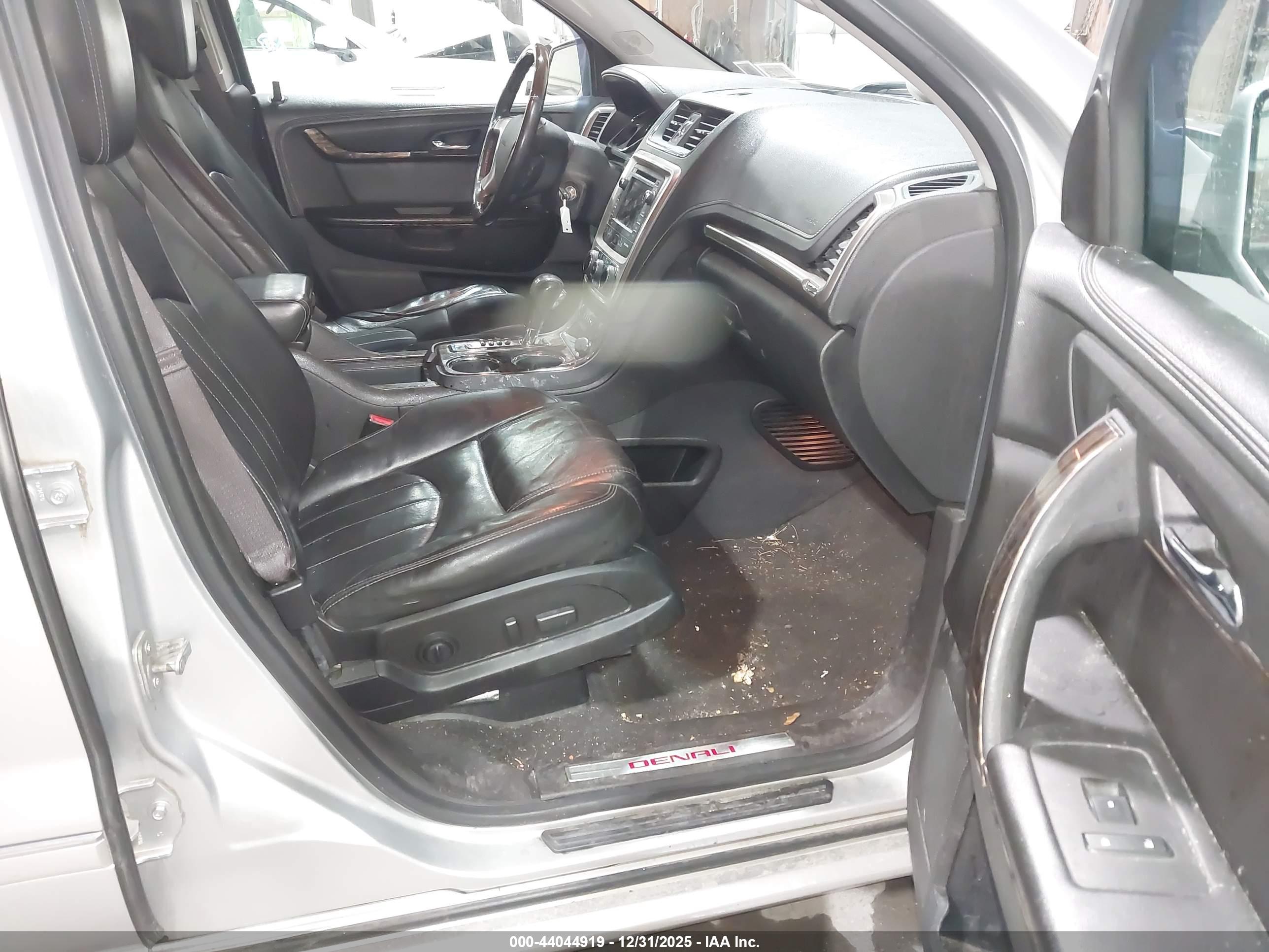 GMC ACADIA image 5