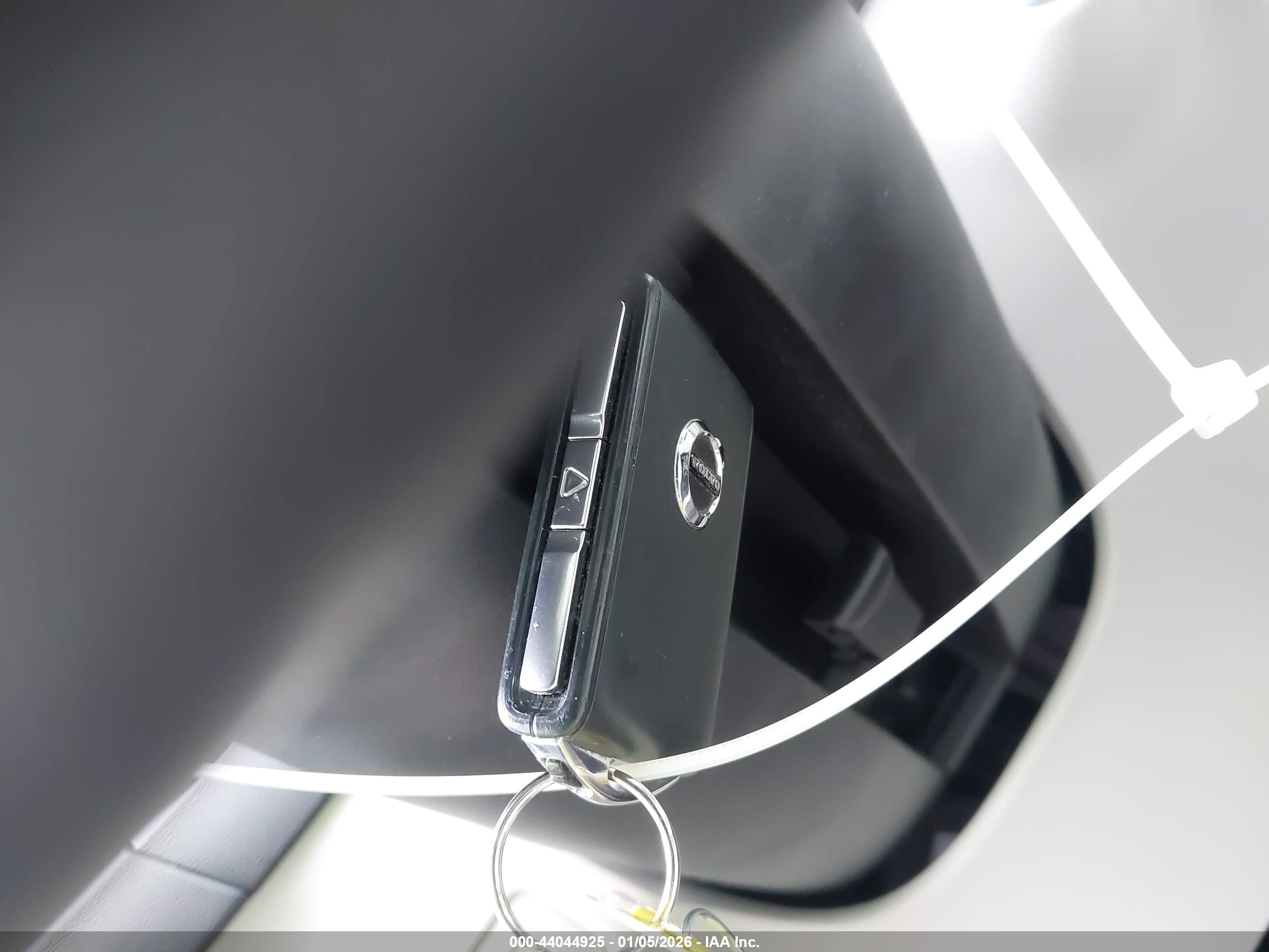 VOLVO XC40 image 11