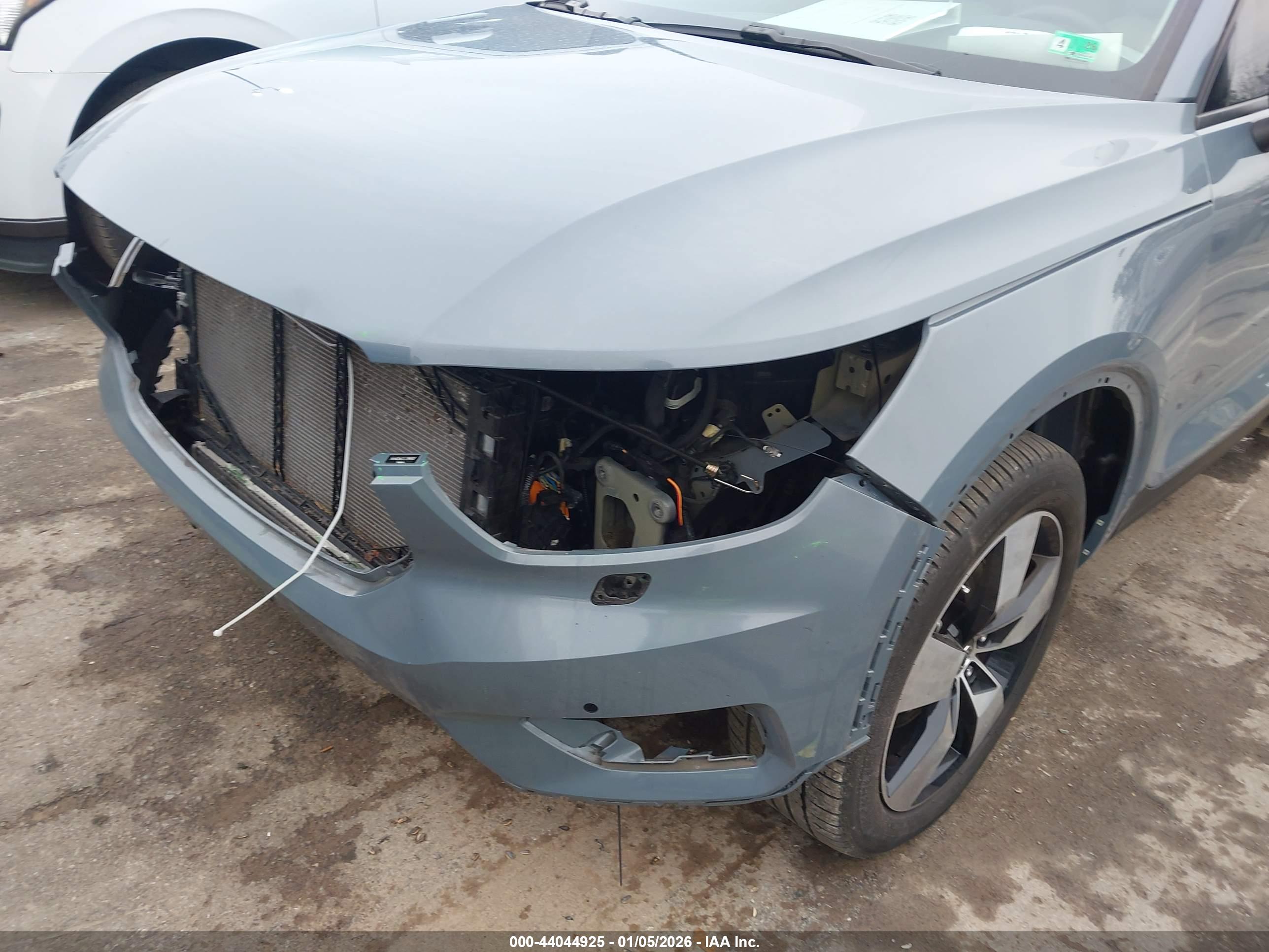 VOLVO XC40 image 6