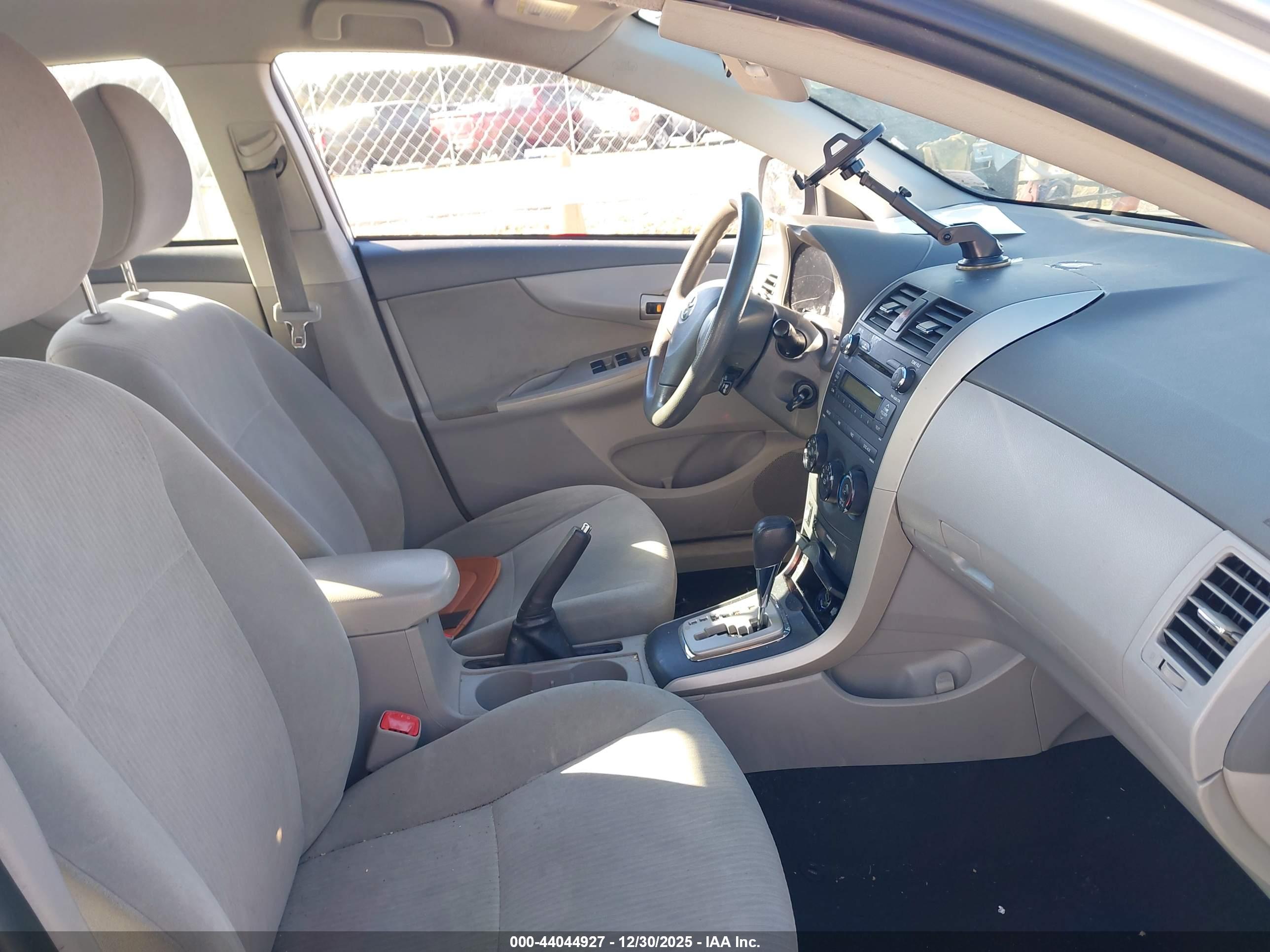 TOYOTA COROLLA image 5