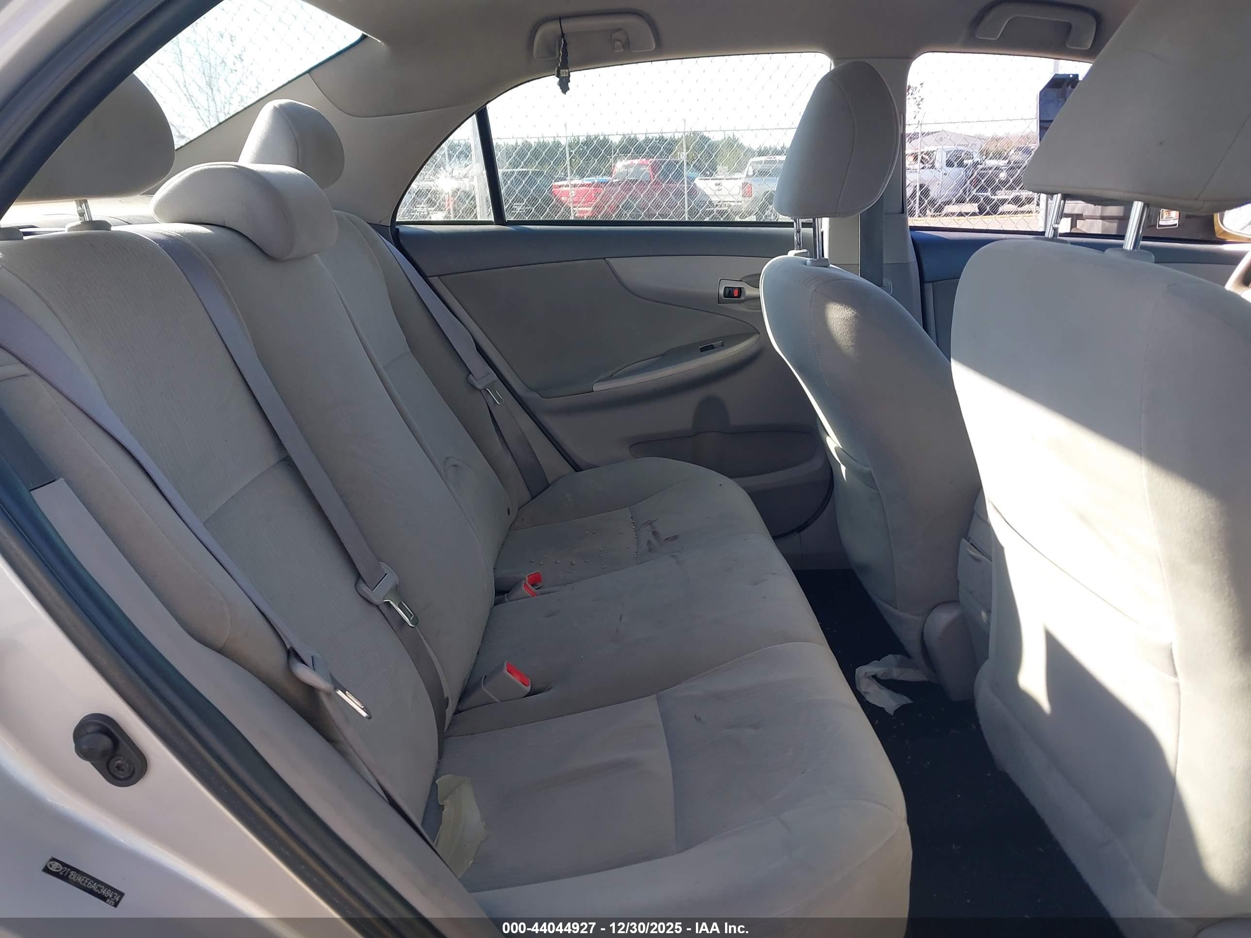 TOYOTA COROLLA image 8
