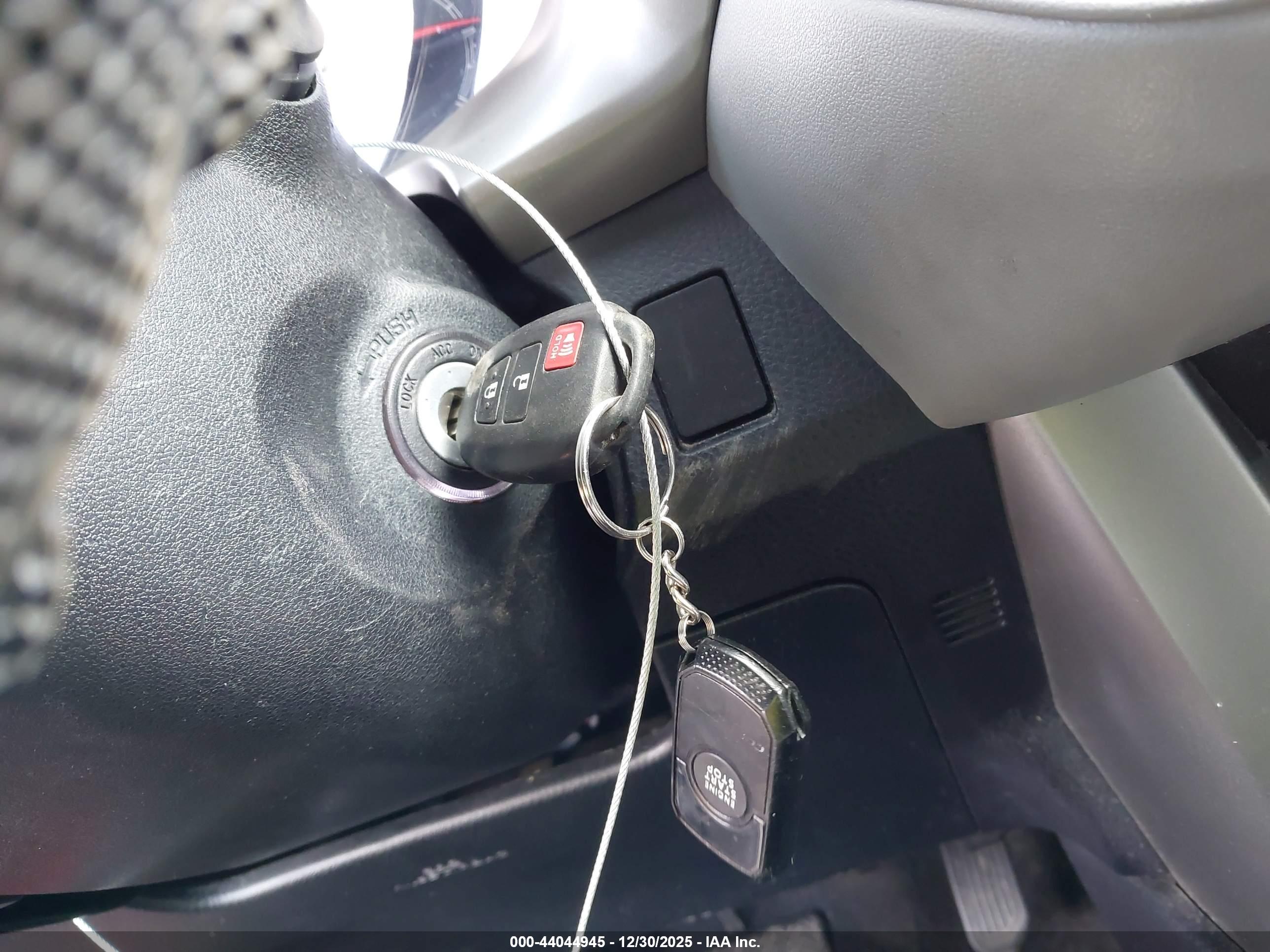 TOYOTA RAV4 image 11