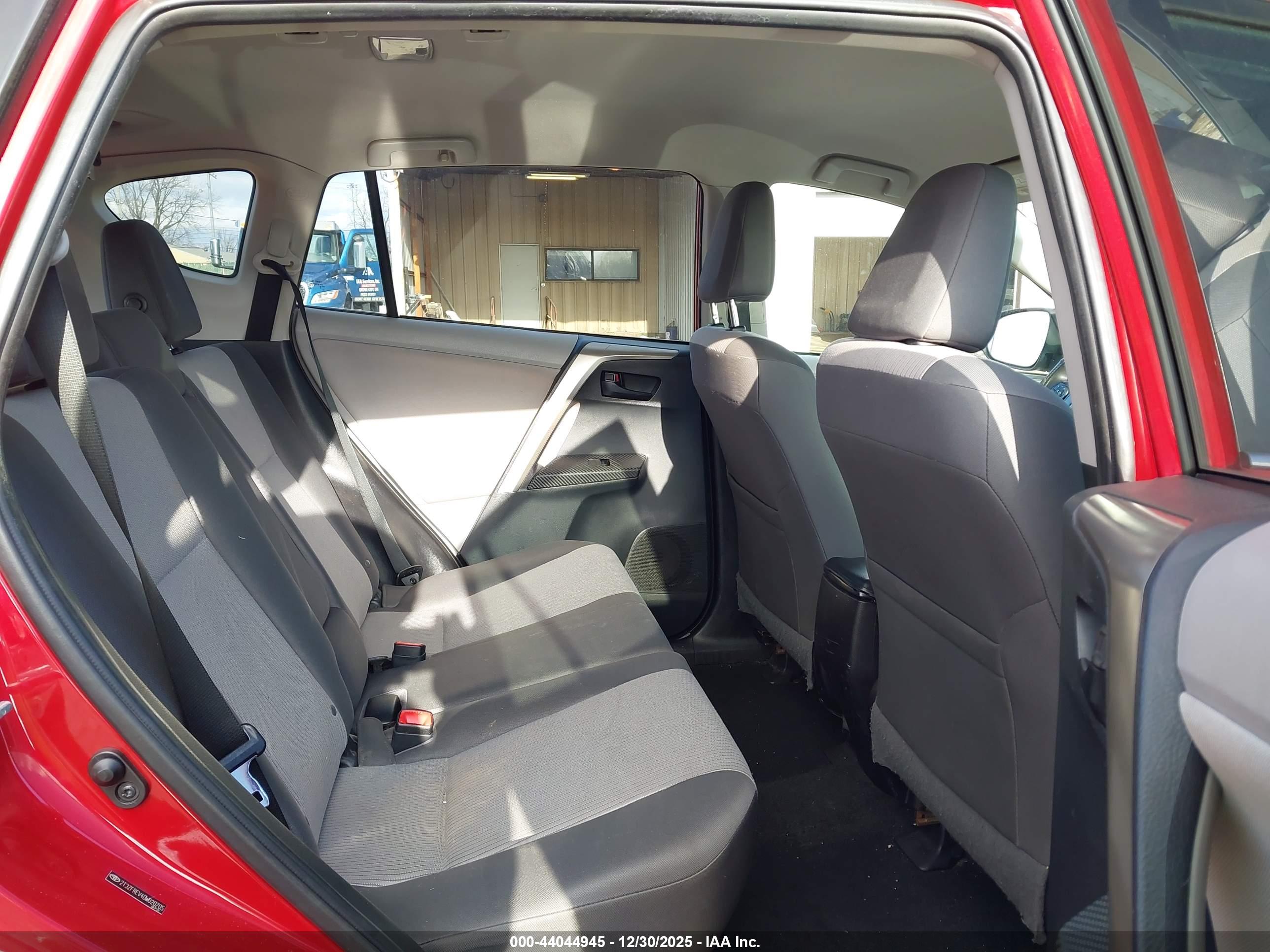 TOYOTA RAV4 image 8