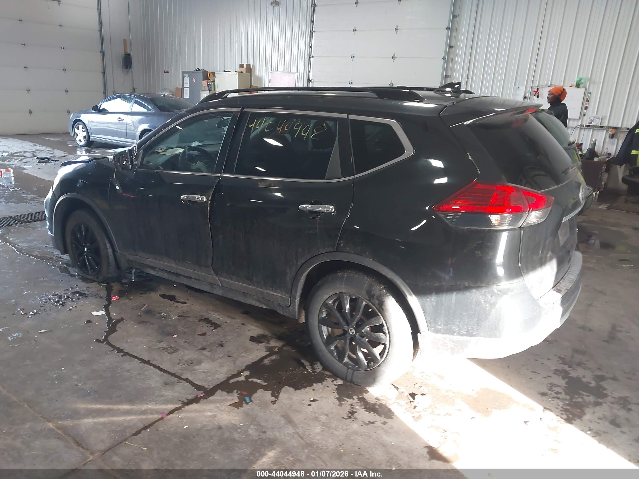 NISSAN ROGUE image 3
