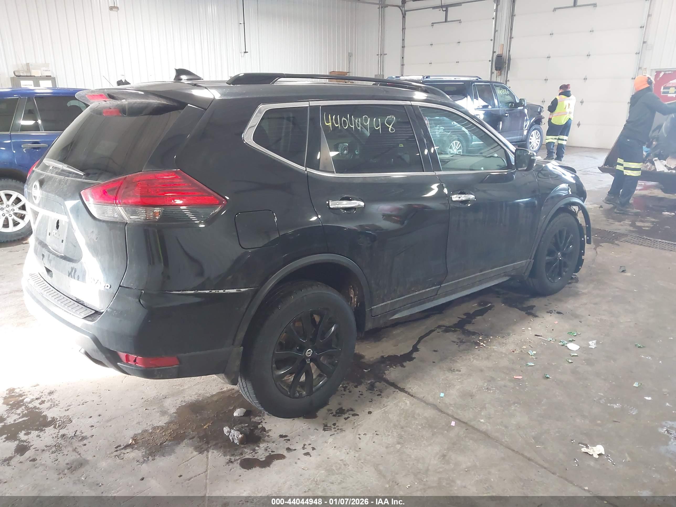 NISSAN ROGUE image 4