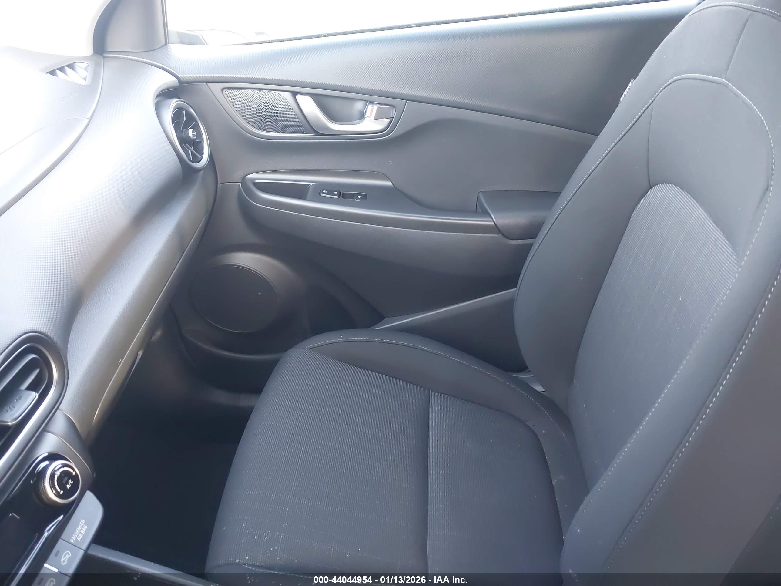 HYUNDAI KONA image 5