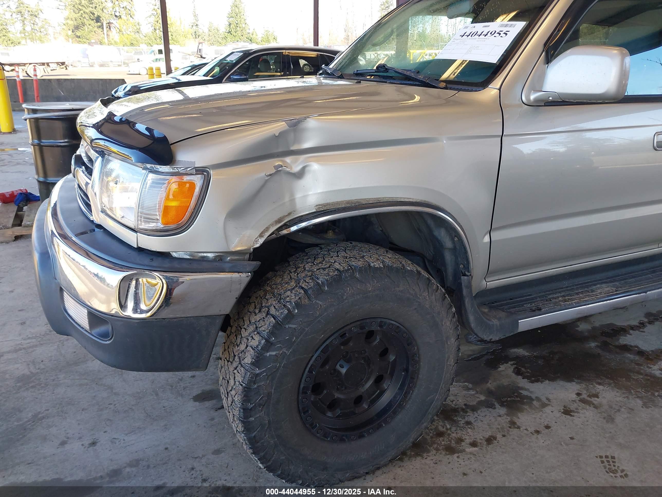 TOYOTA 4RUNNER image 6