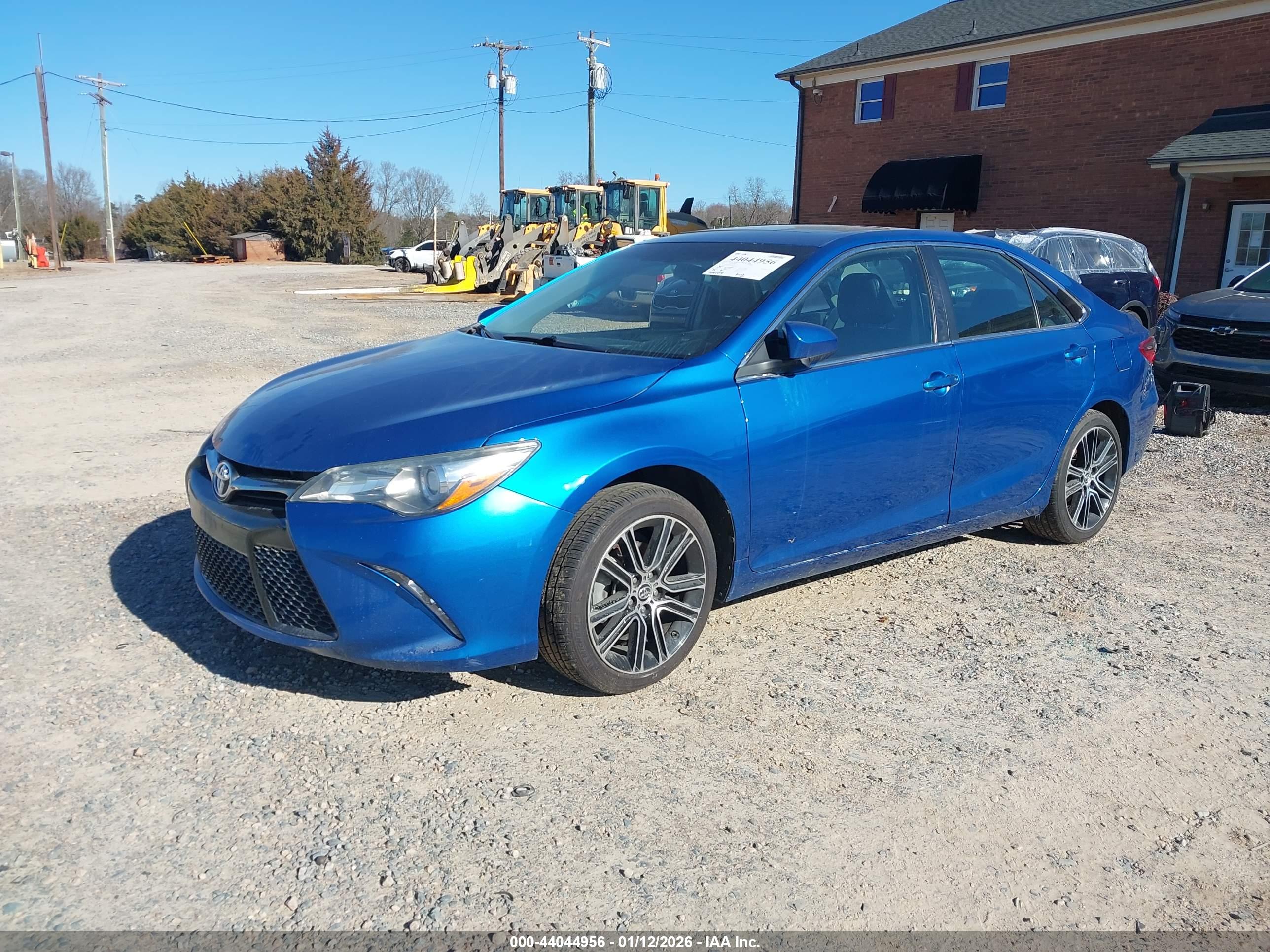 TOYOTA CAMRY image 2