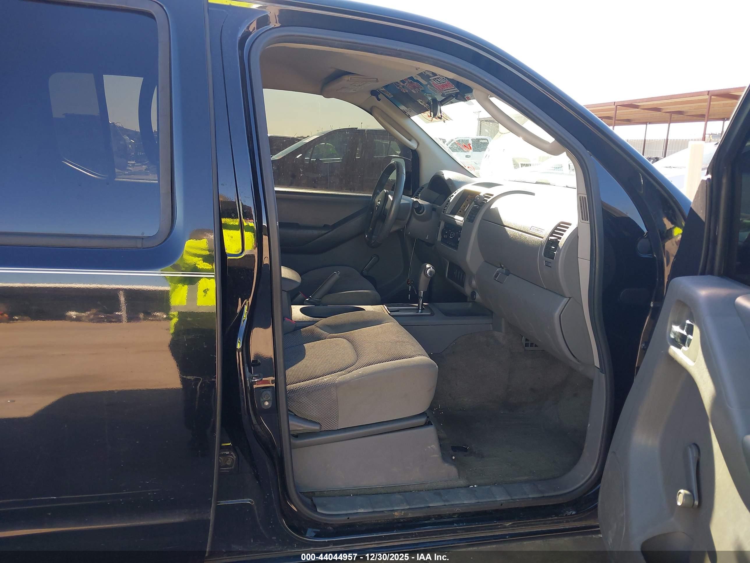 NISSAN FRONTIER image 5