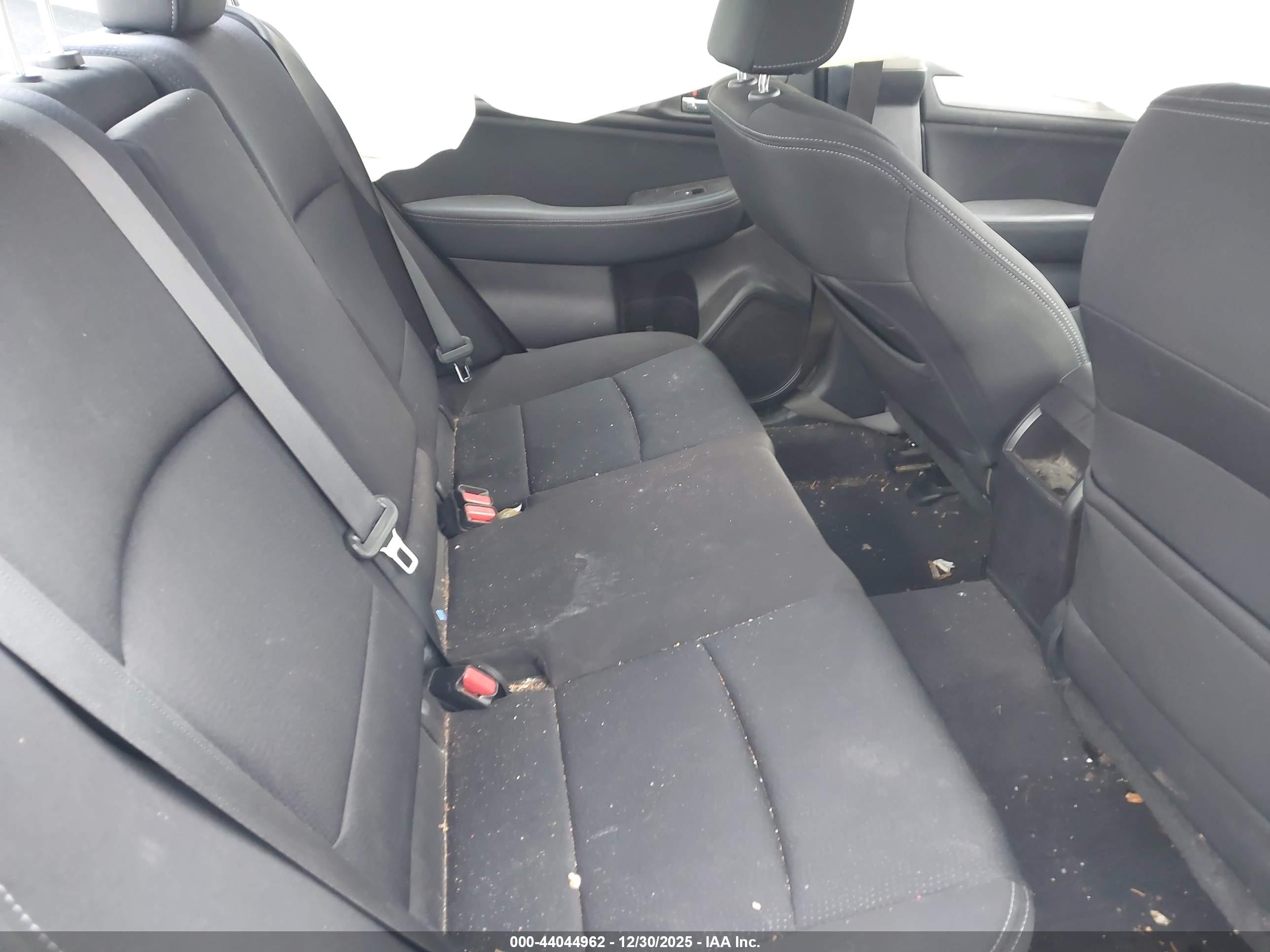SUBARU LEGACY image 8