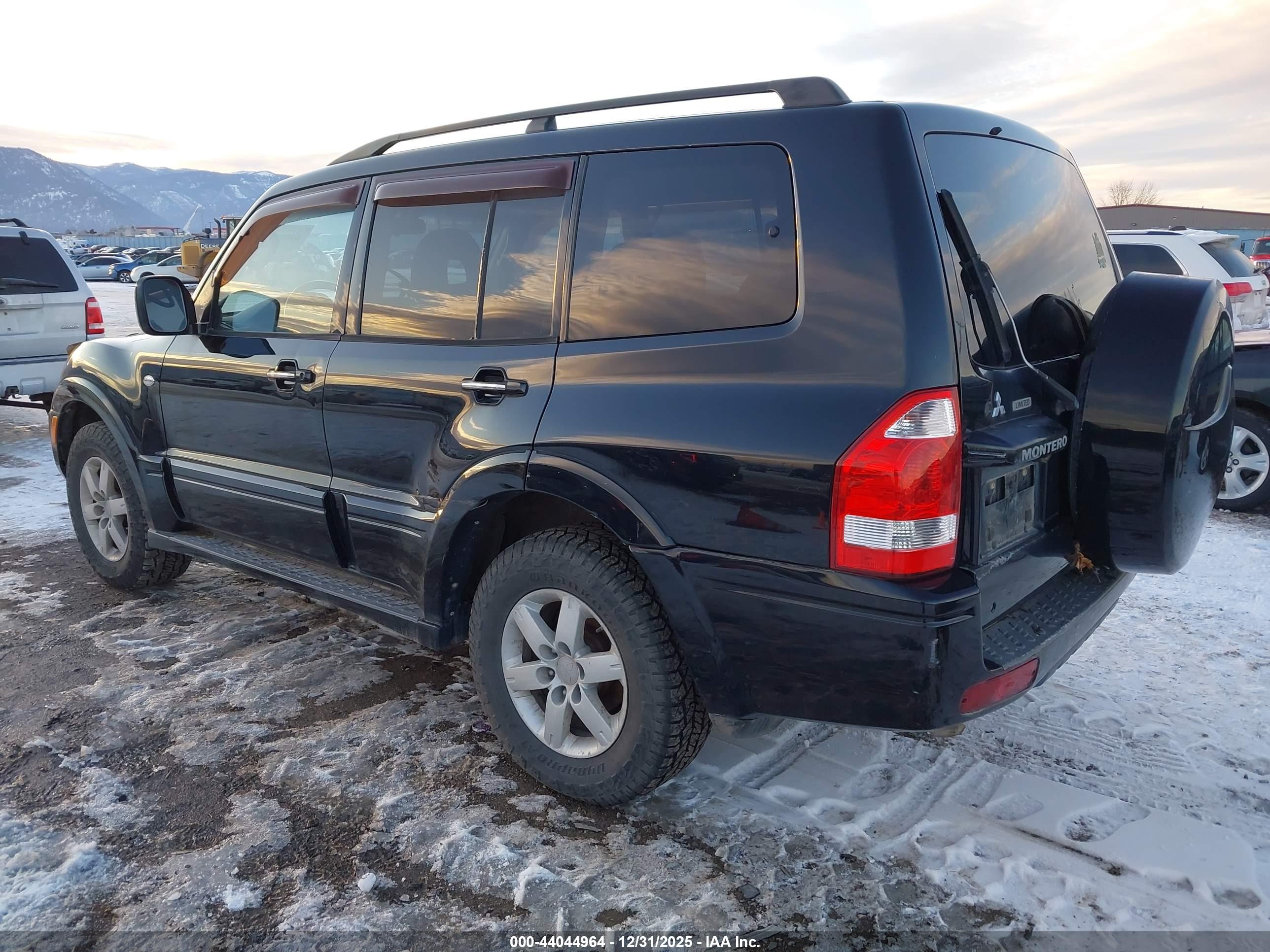 MITSUBISHI MONTERO image 3