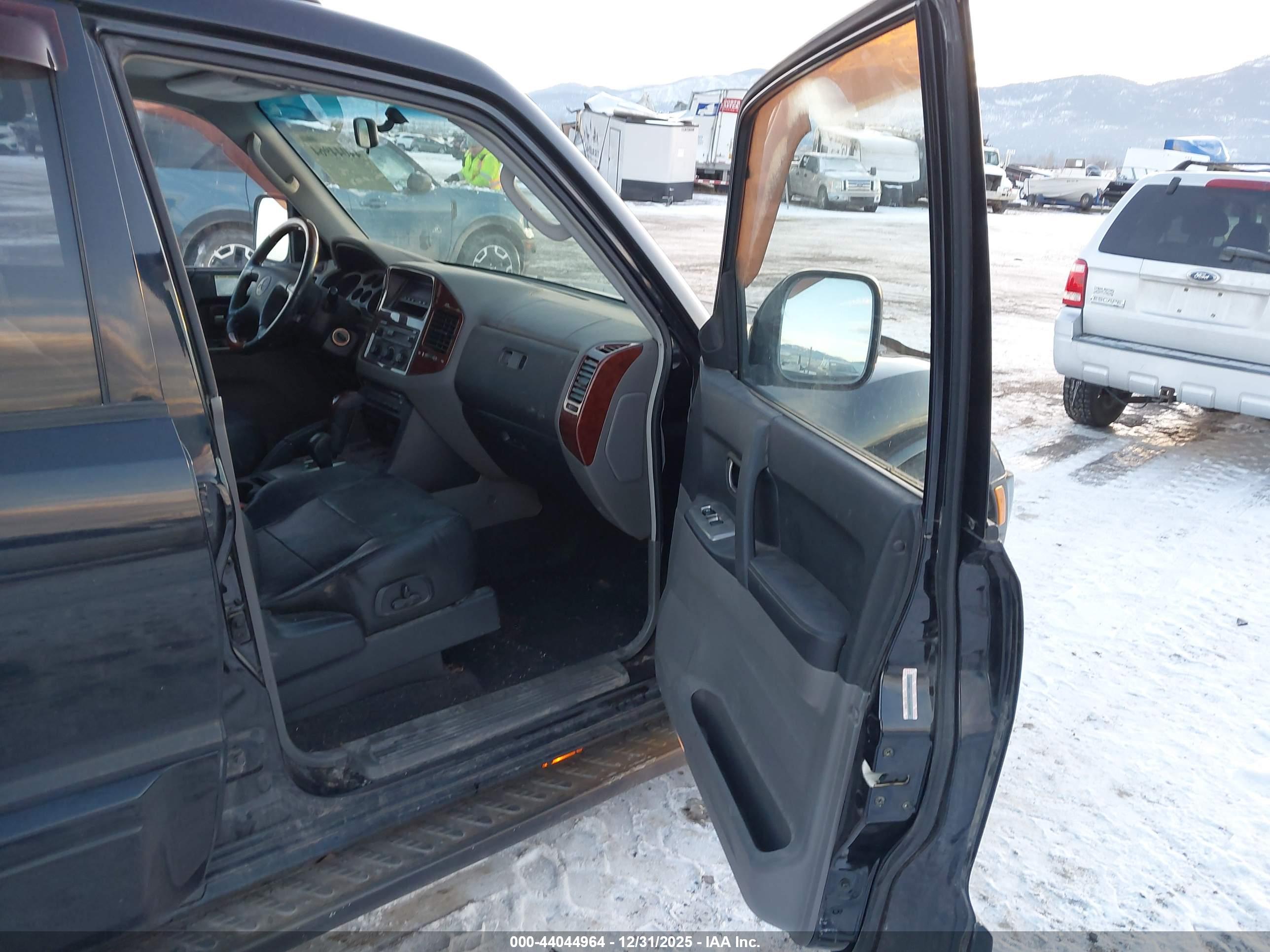 MITSUBISHI MONTERO image 5