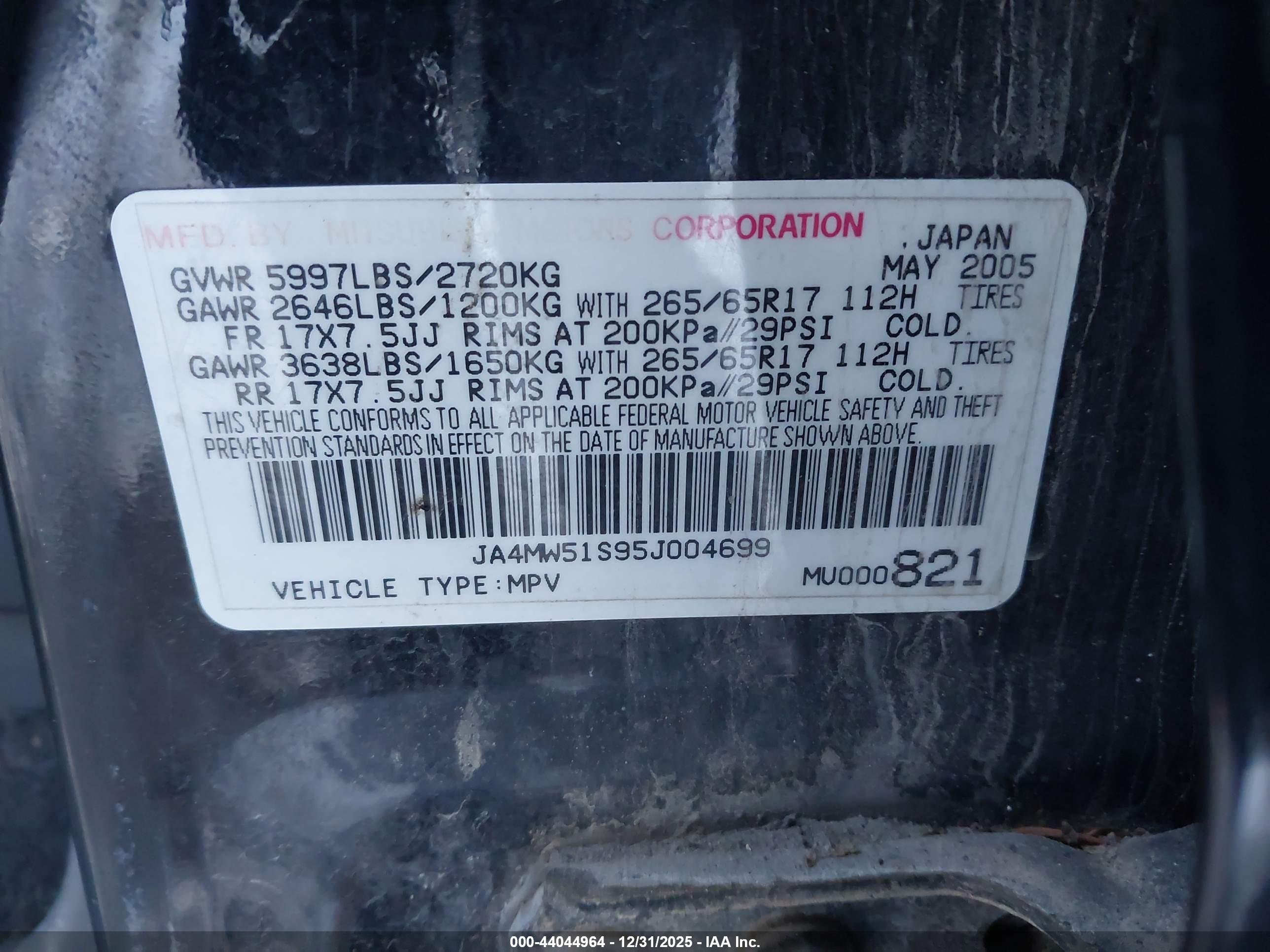 MITSUBISHI MONTERO image 9
