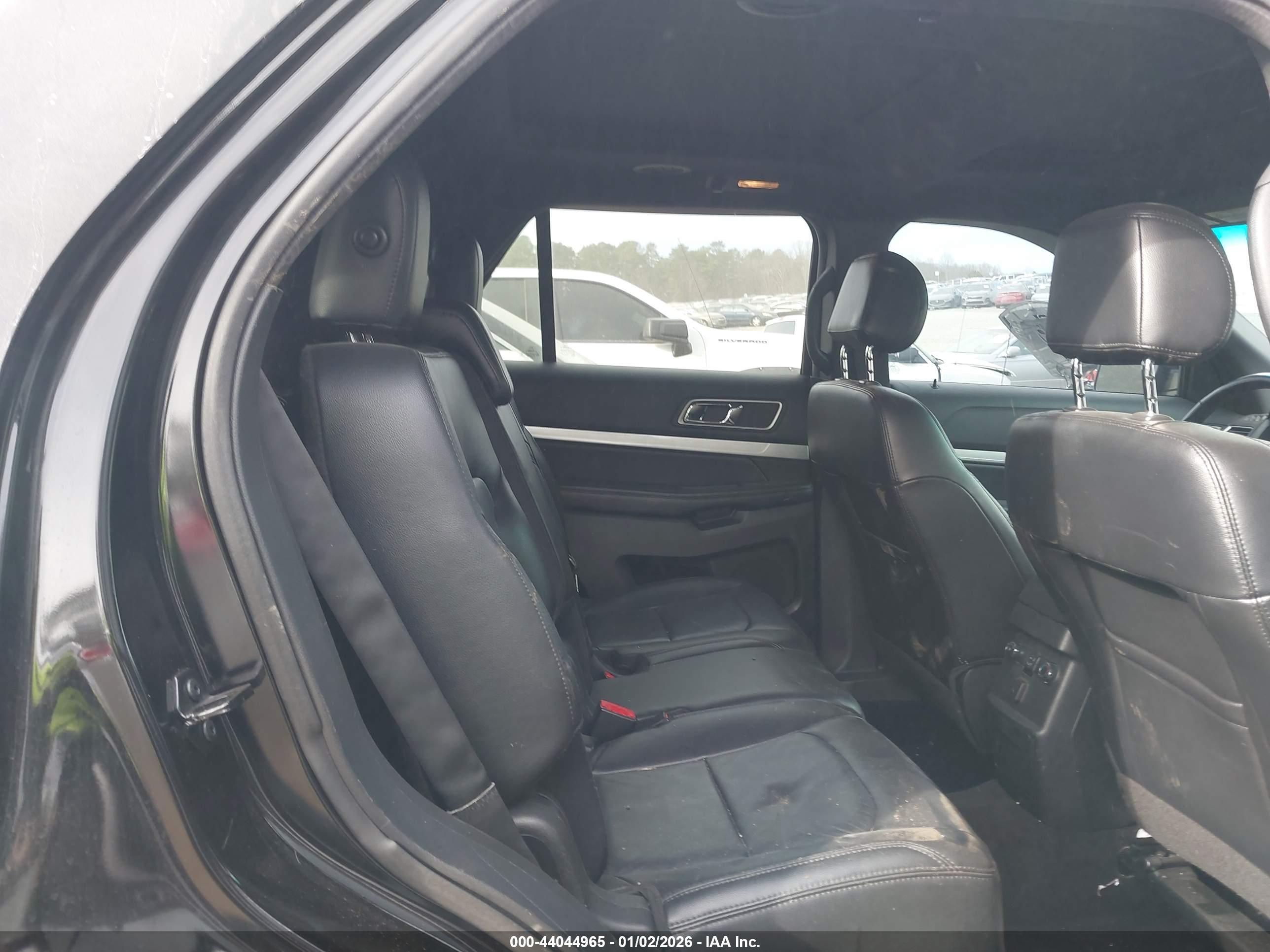 FORD EXPLORER image 8