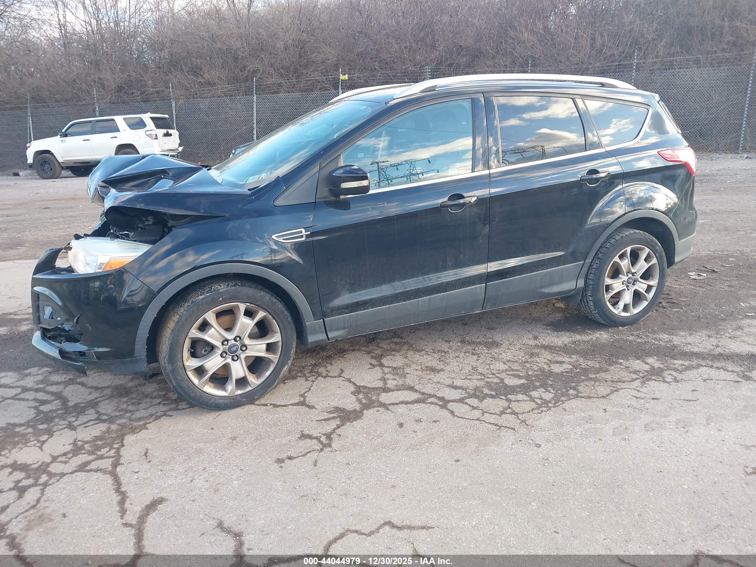 FORD ESCAPE image 2