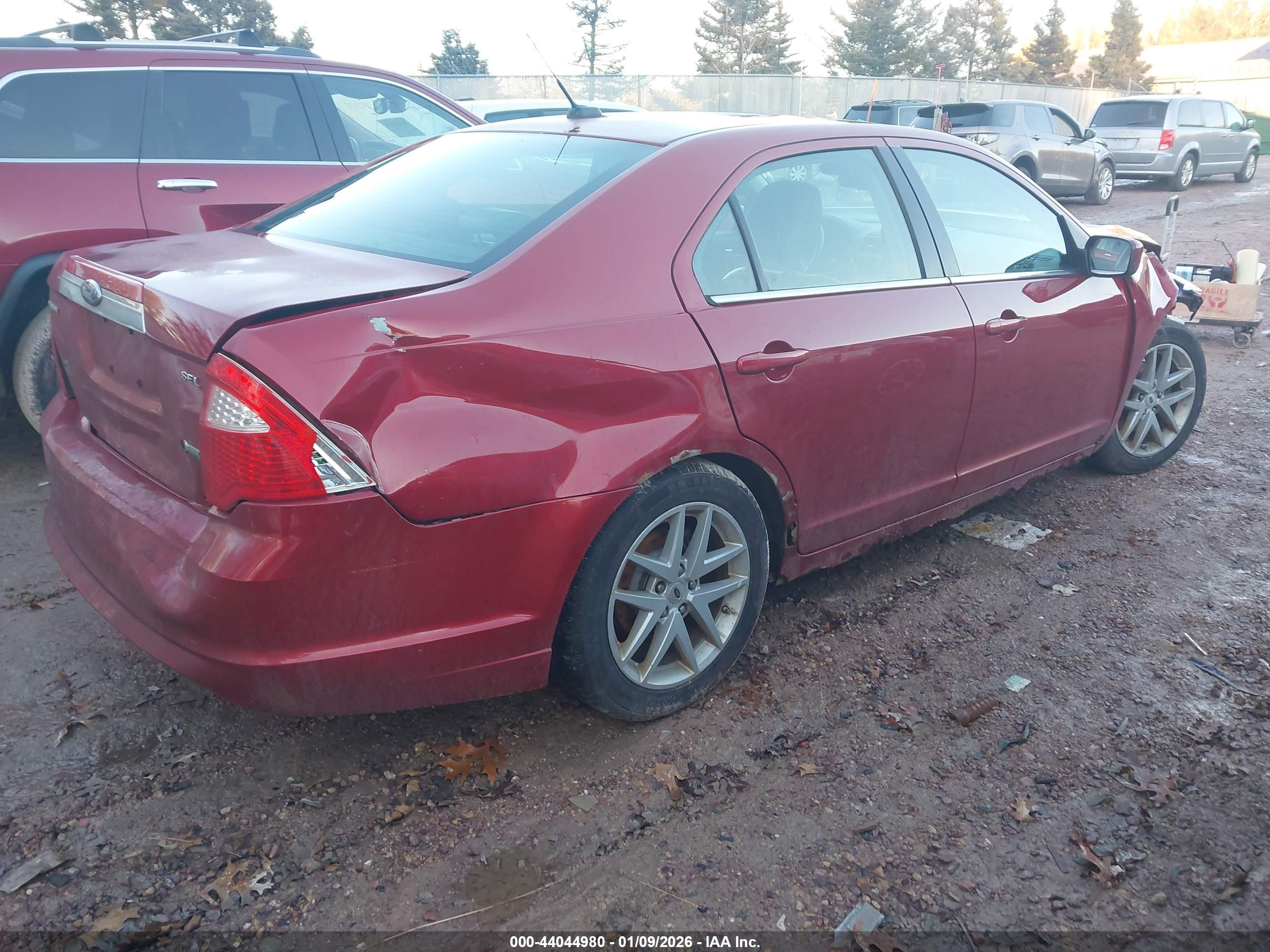 FORD FUSION image 4