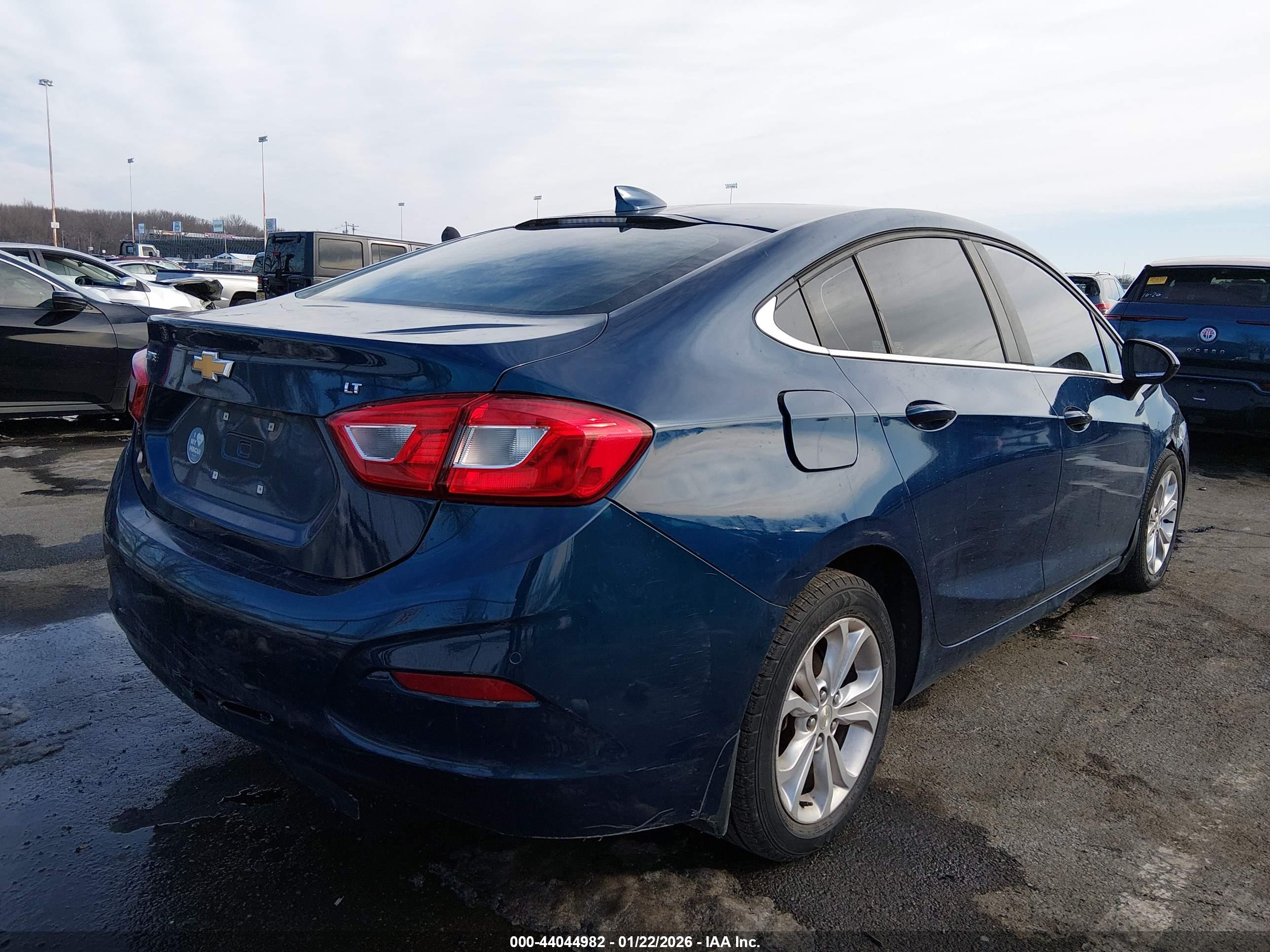 CHEVROLET CRUZE image 4