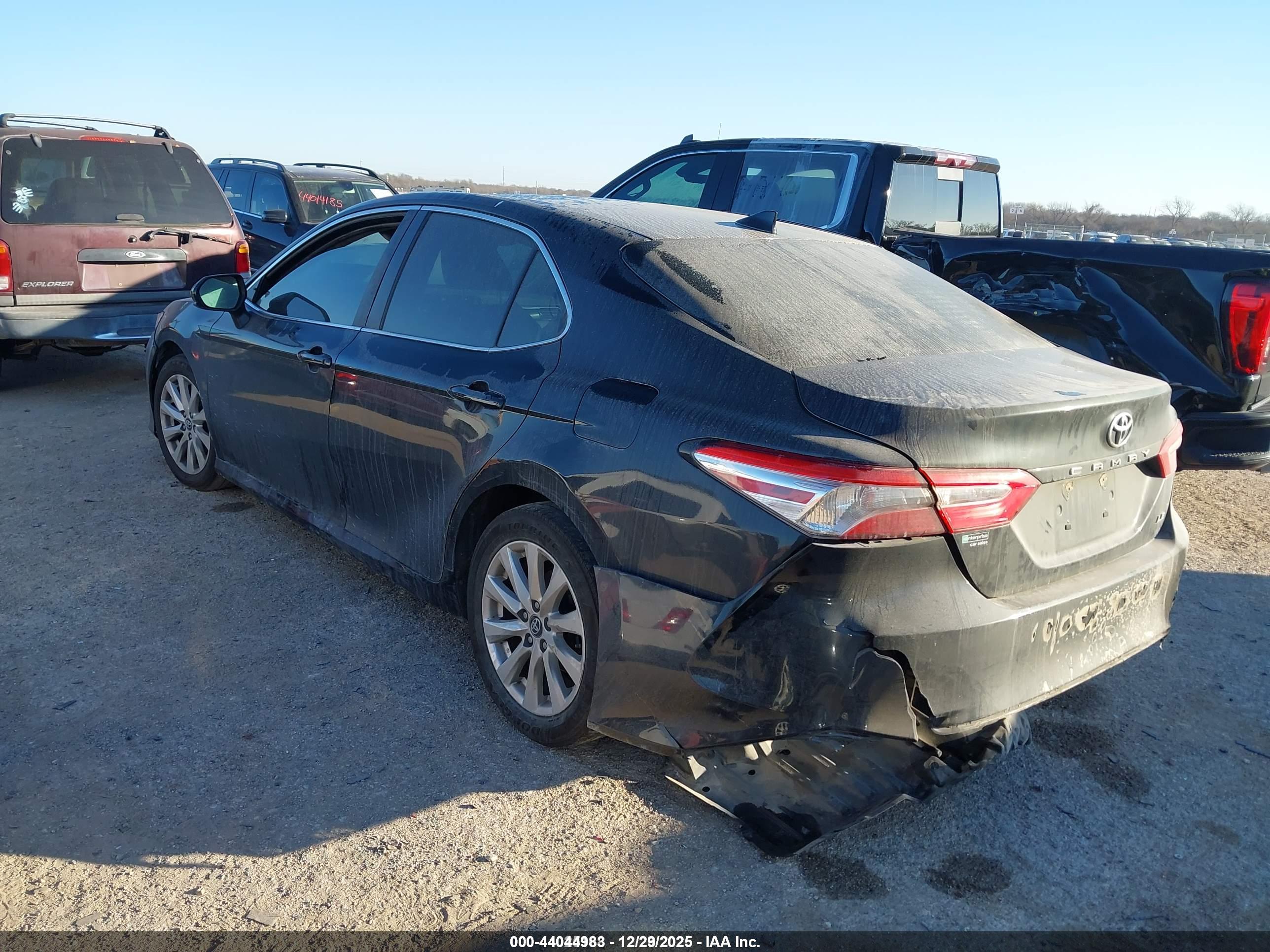 TOYOTA CAMRY image 3
