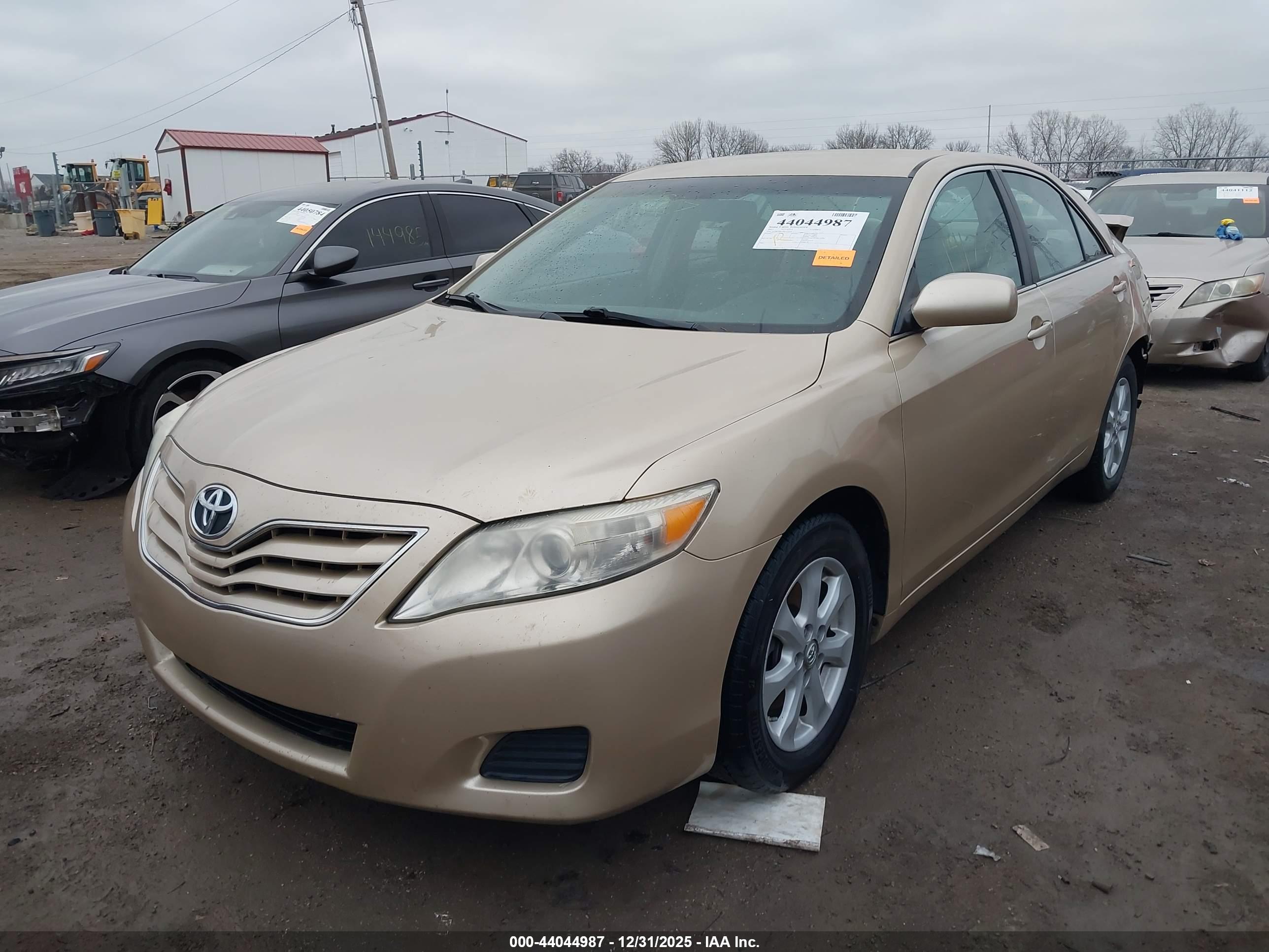 TOYOTA CAMRY image 2