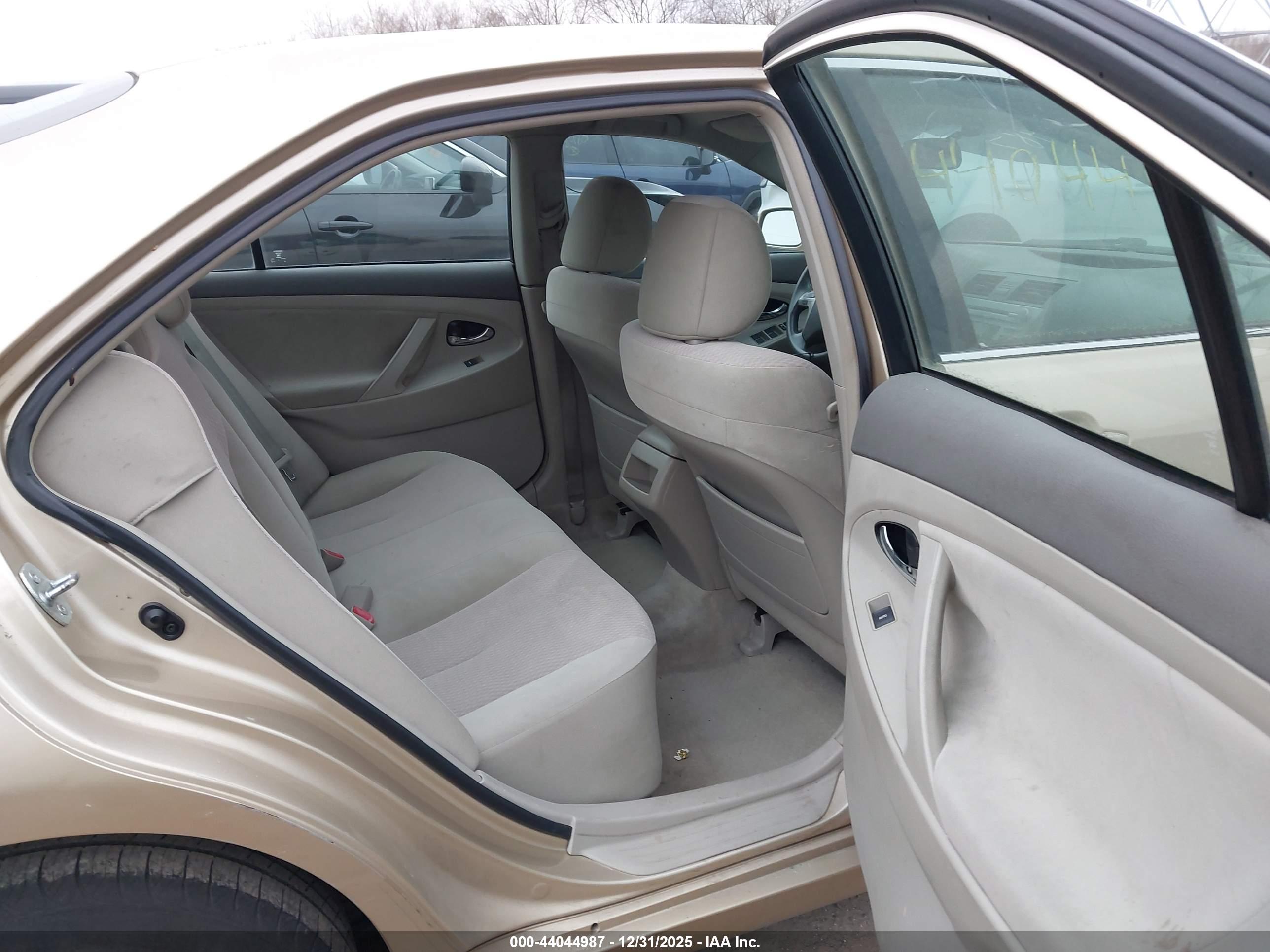 TOYOTA CAMRY image 8