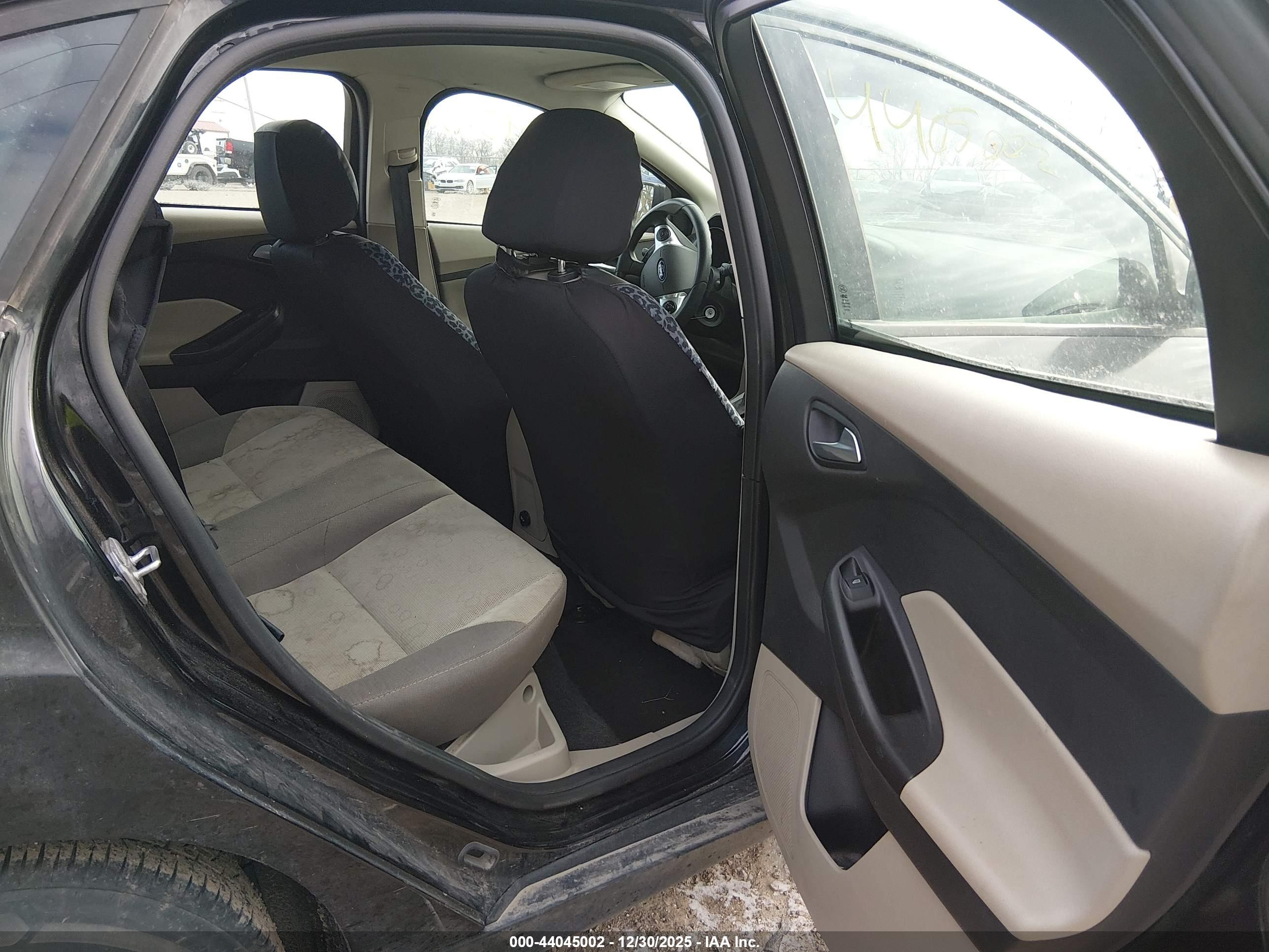FORD FOCUS image 8