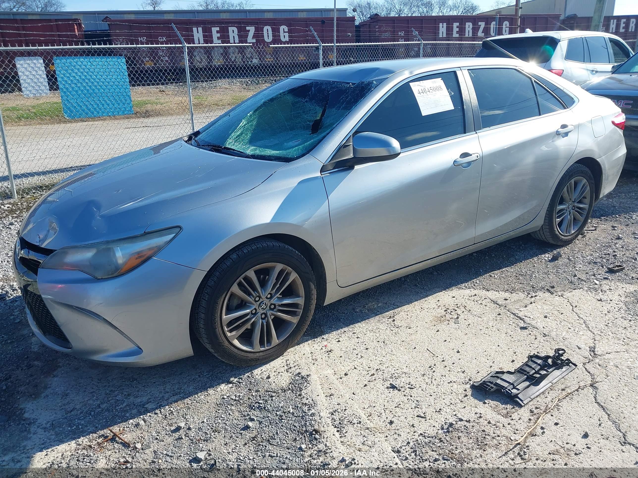 TOYOTA CAMRY image 2