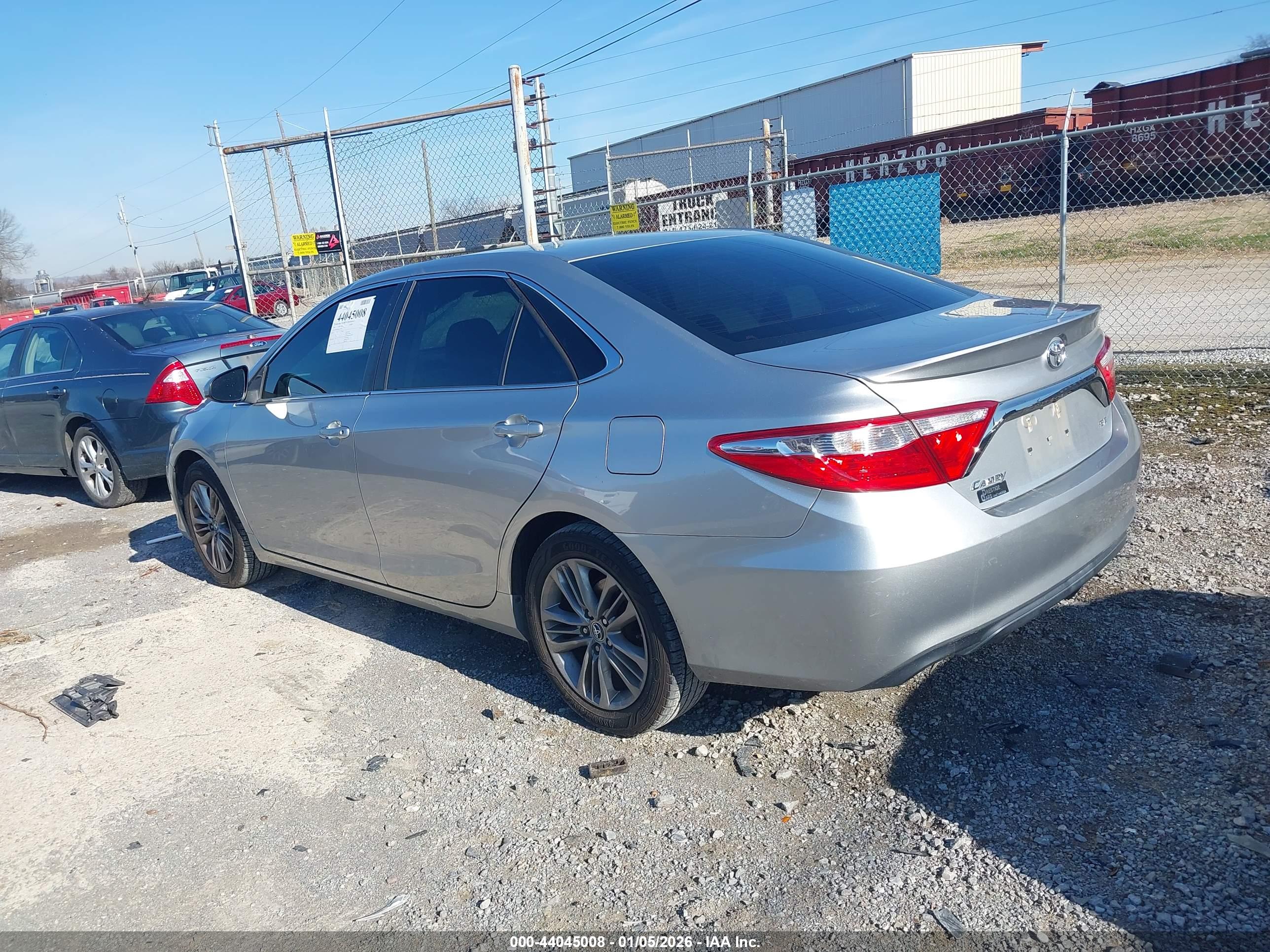 TOYOTA CAMRY image 3