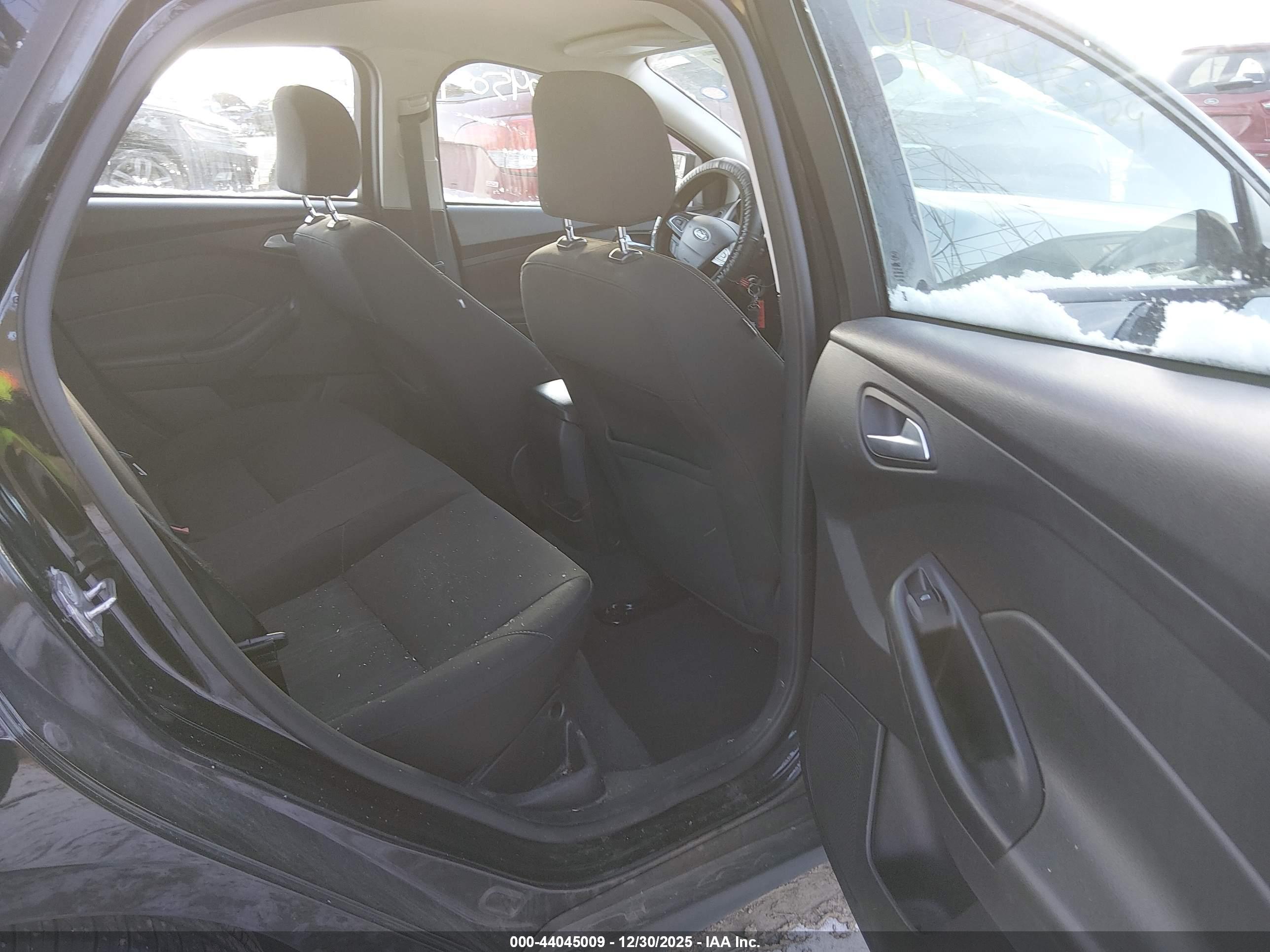 FORD FOCUS image 8