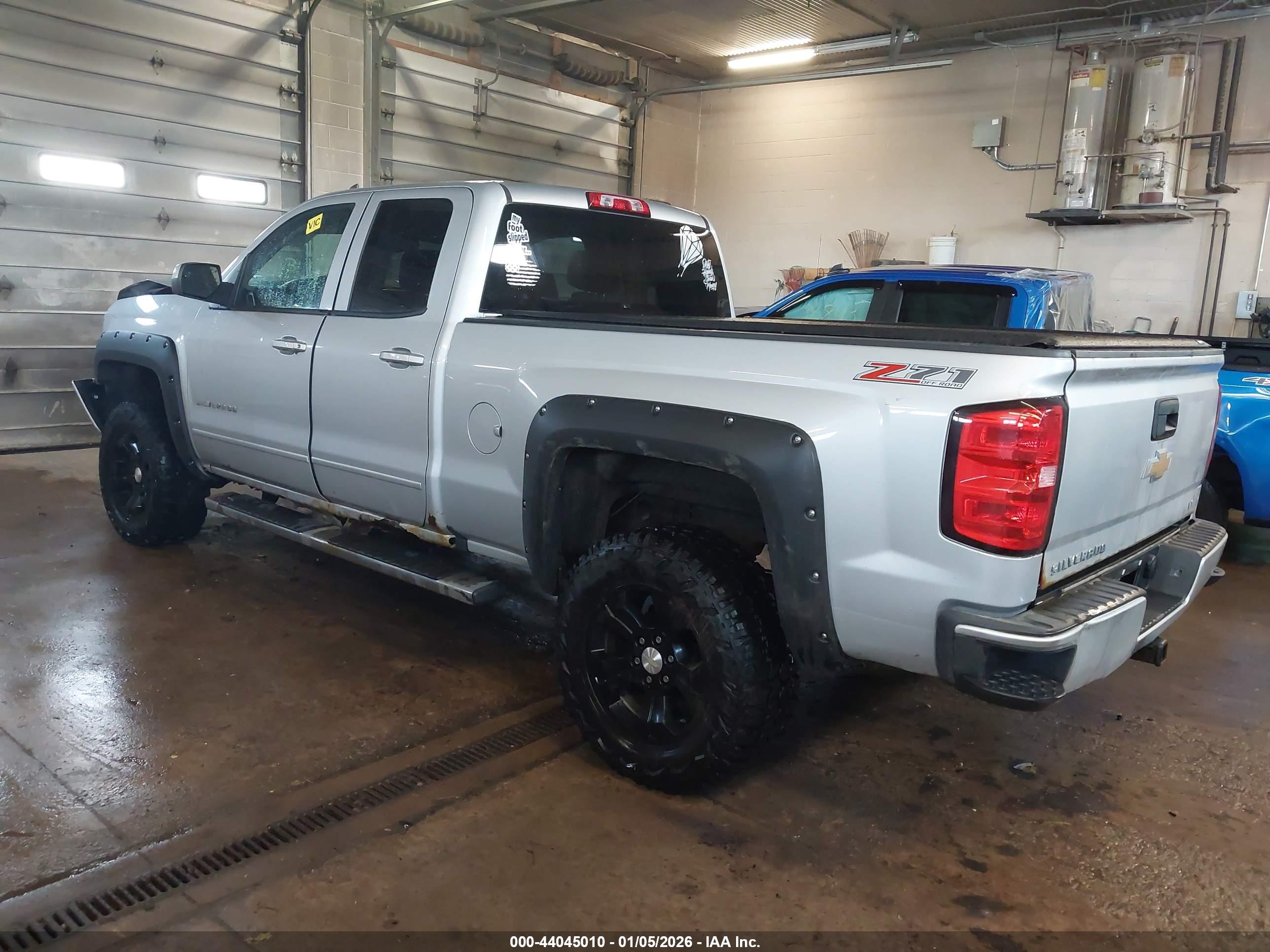 CHEVROLET SILVERADO image 3