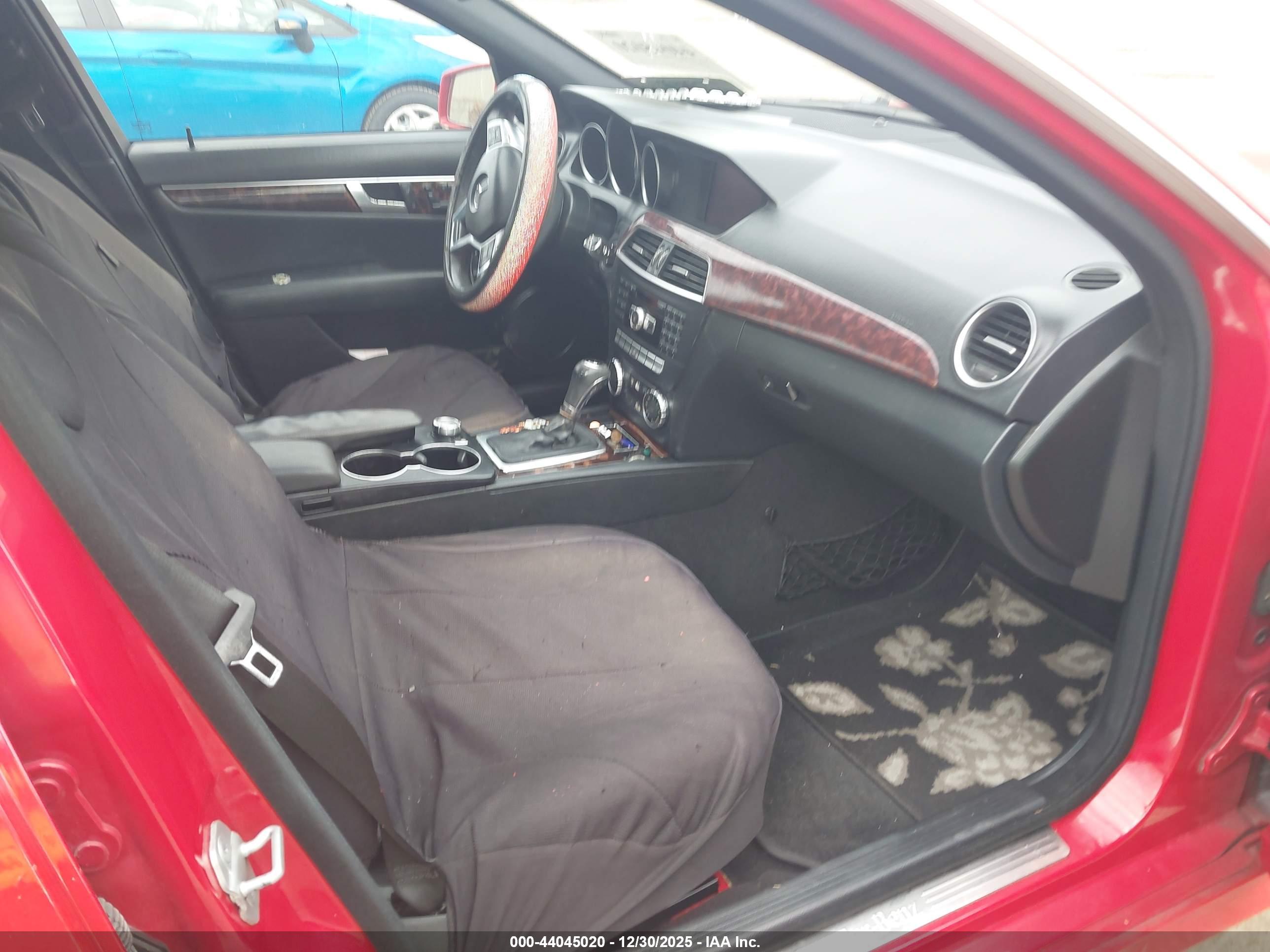 MERCEDES-BENZ C-CLASS image 5