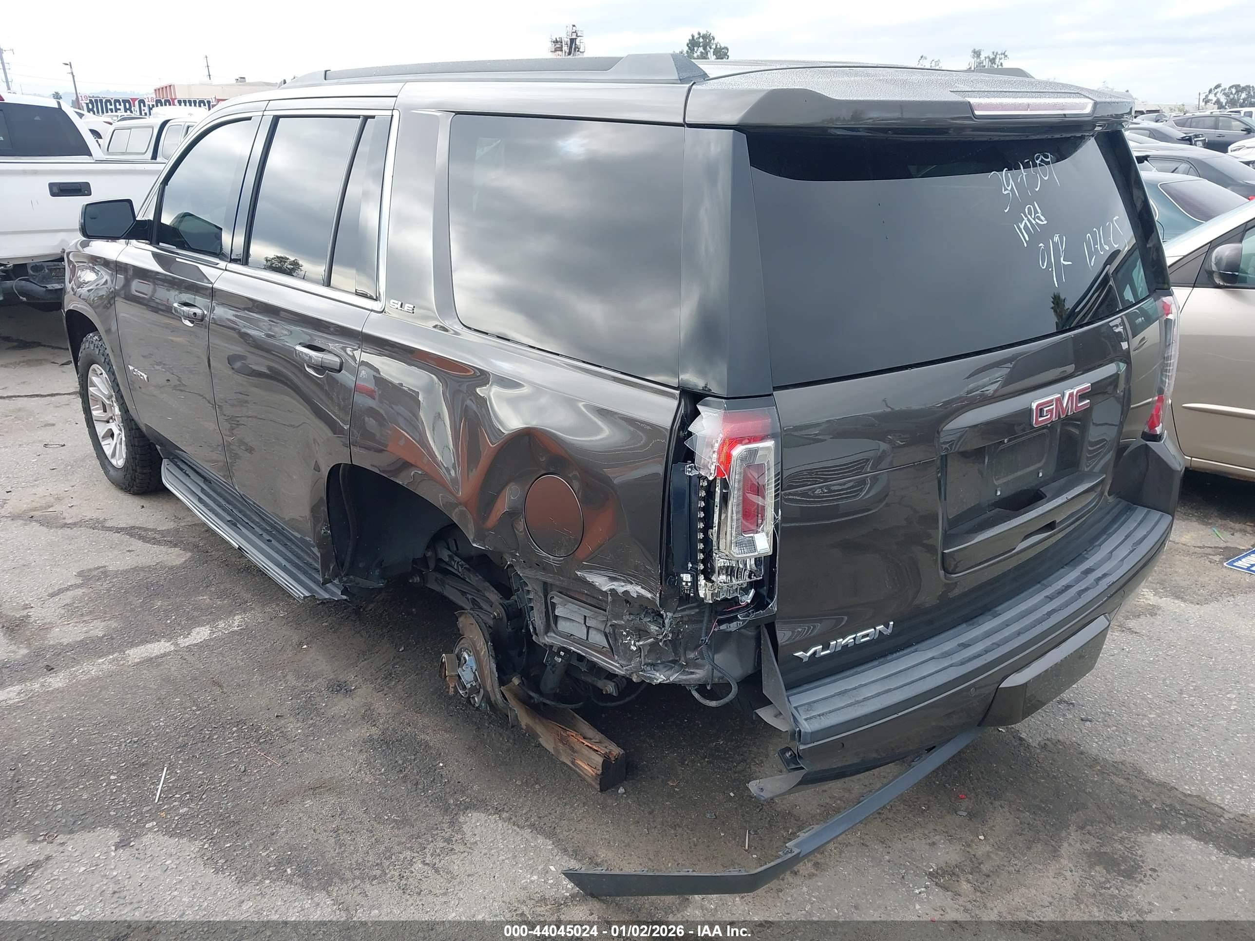GMC YUKON image 3