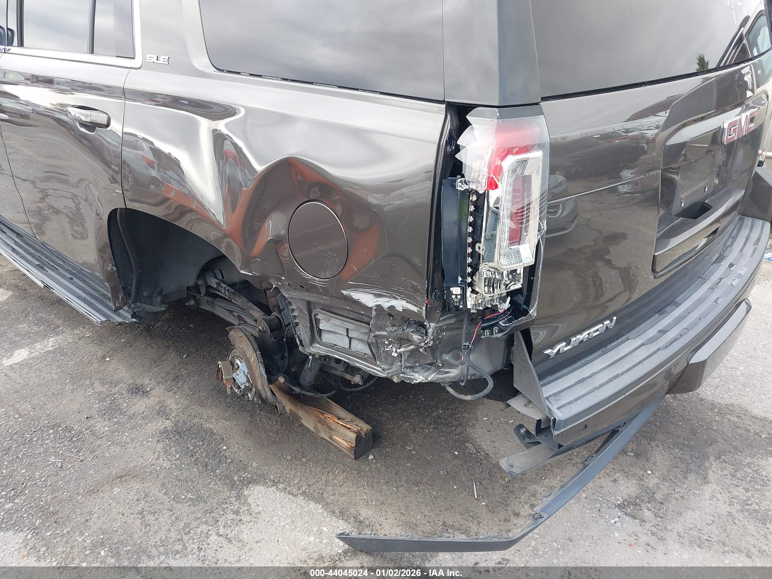 GMC YUKON image 6