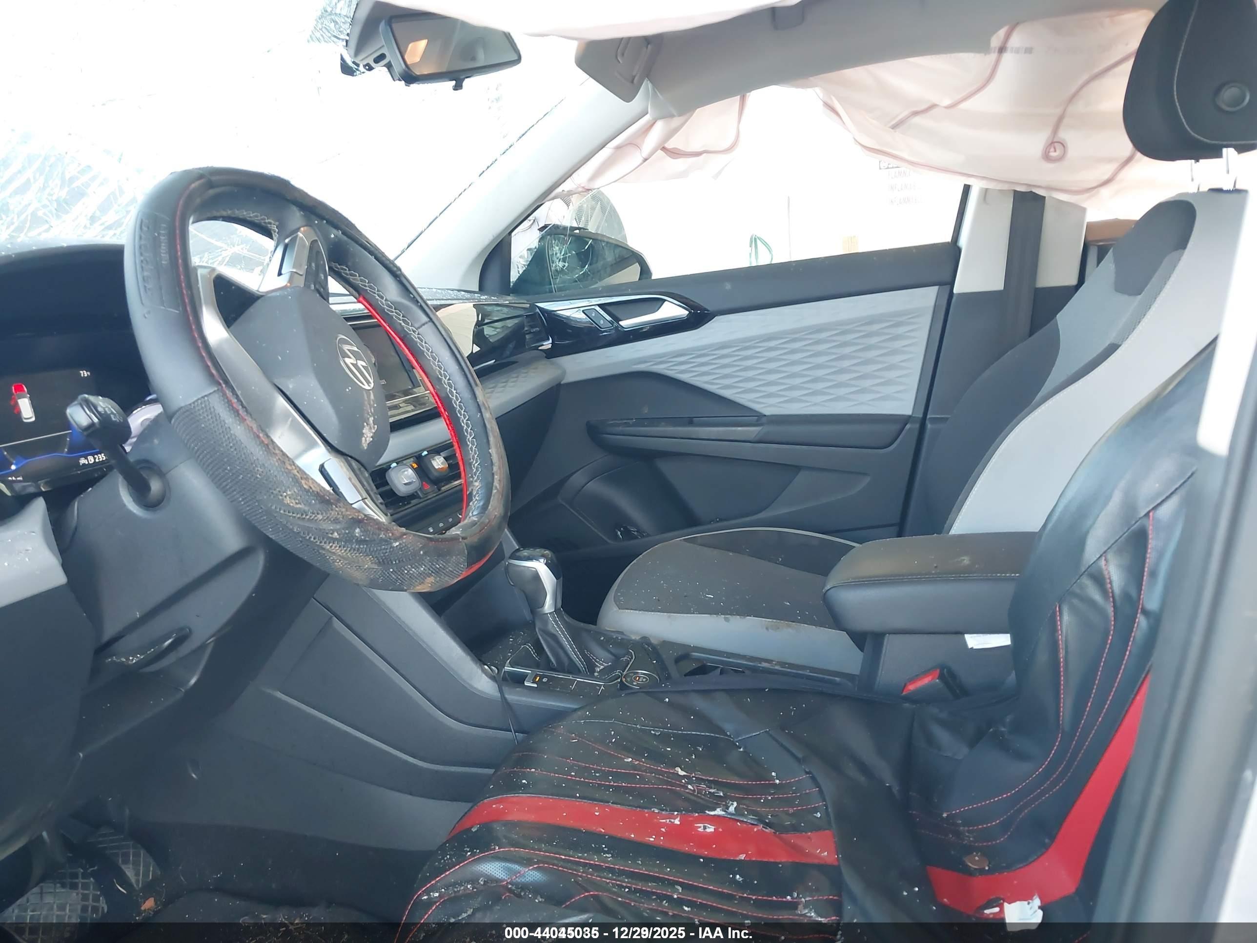 VOLKSWAGEN TAOS image 5