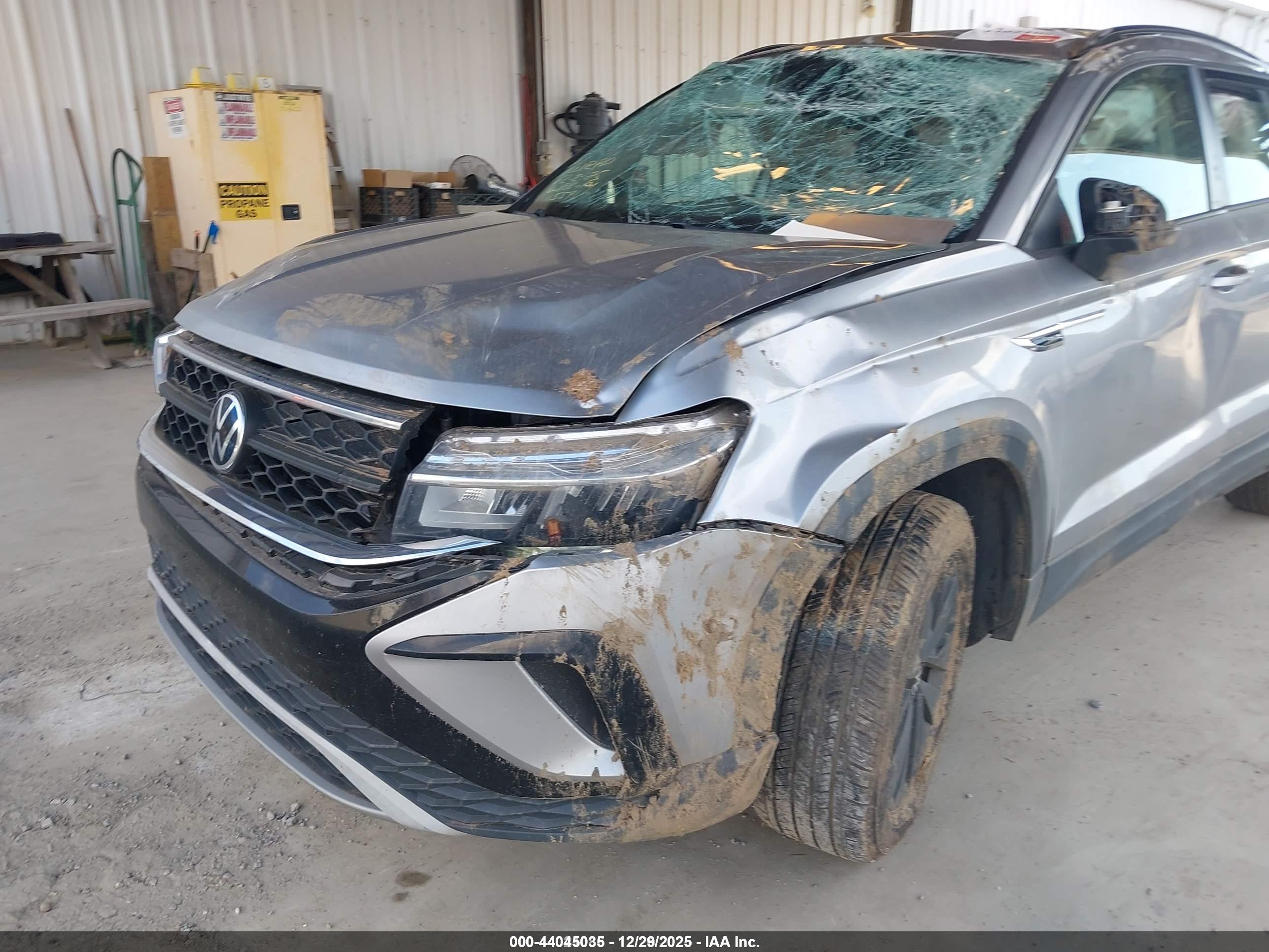 VOLKSWAGEN TAOS image 6