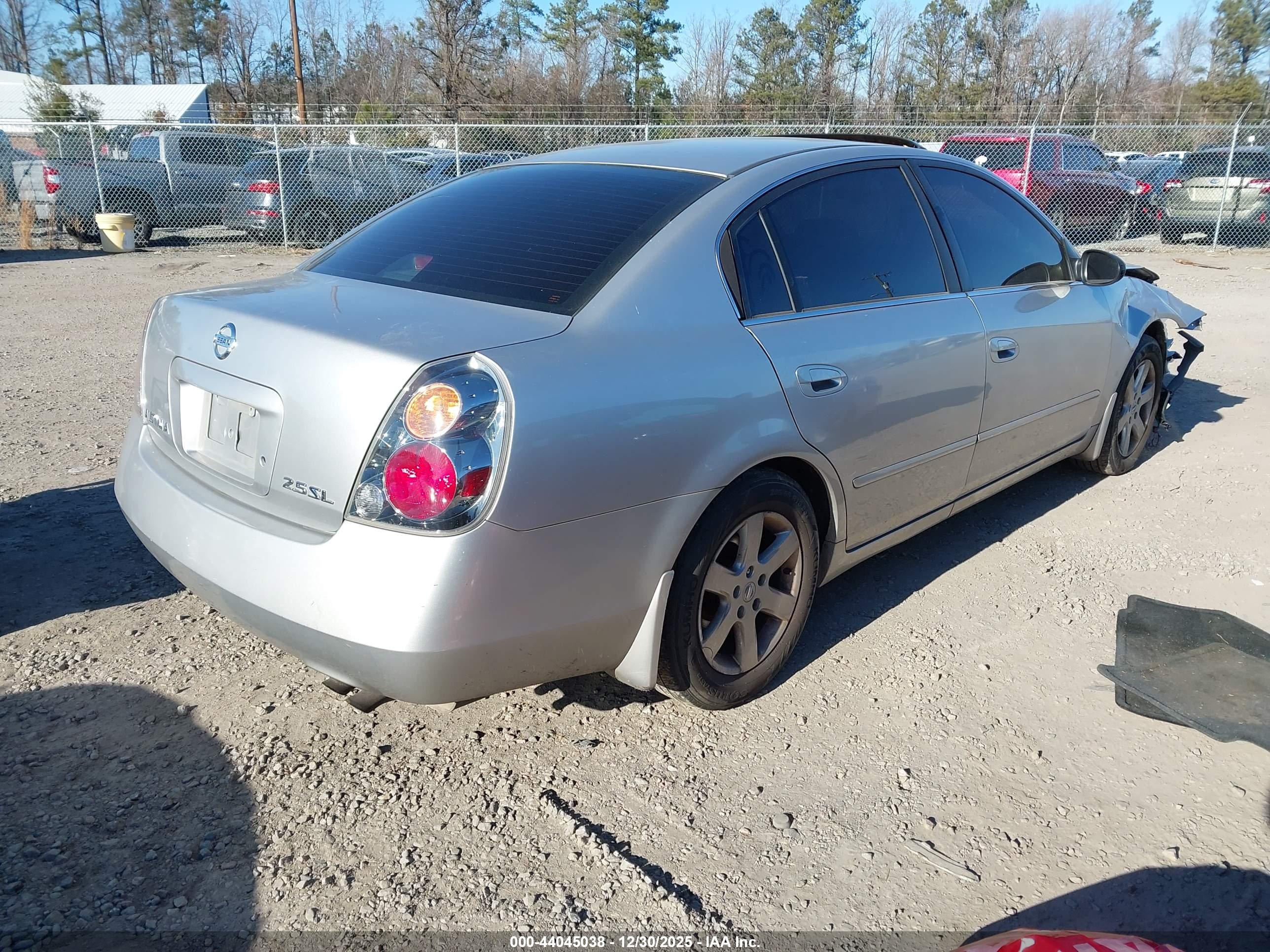 NISSAN ALTIMA image 4
