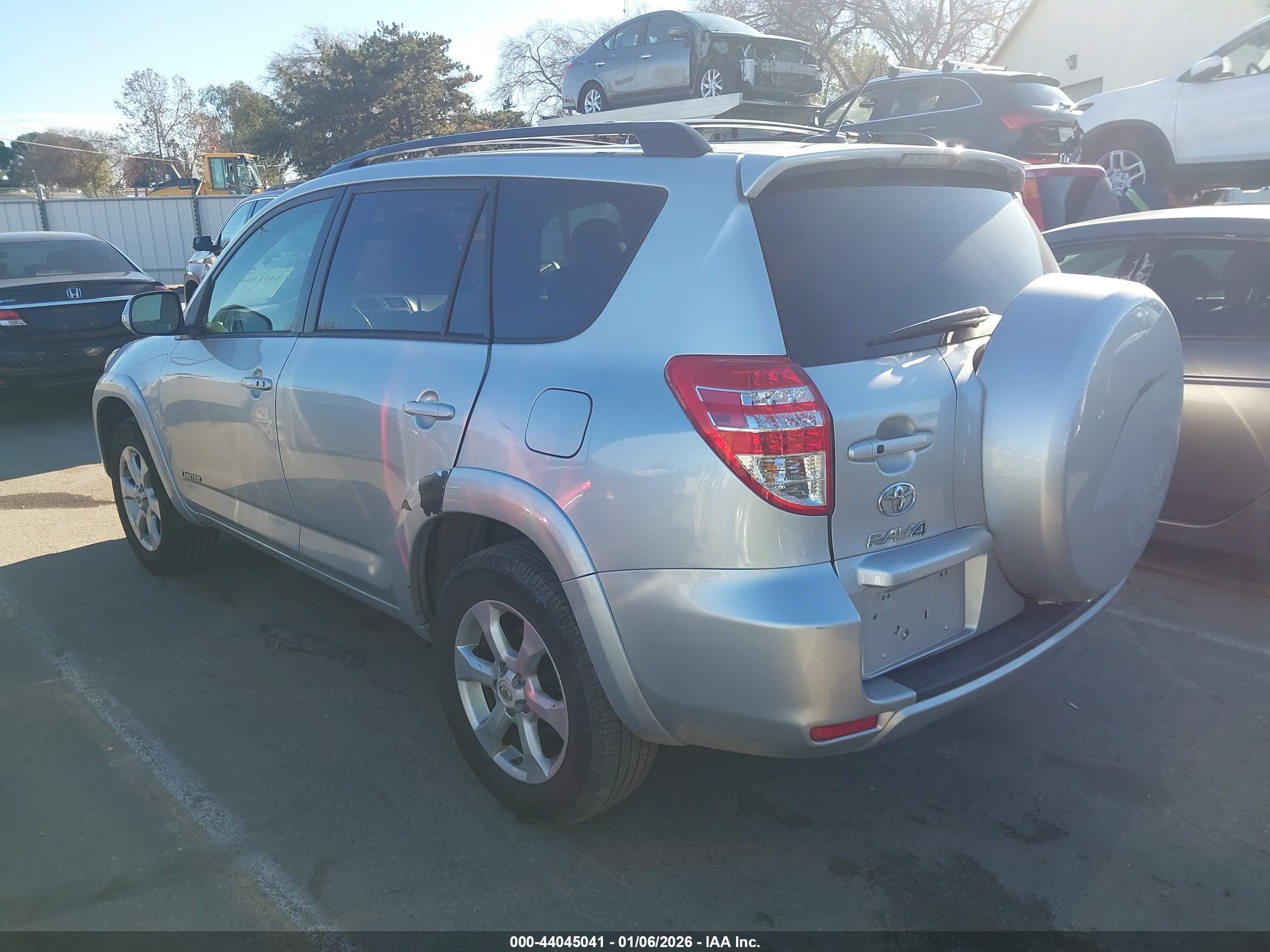 TOYOTA RAV4 image 3