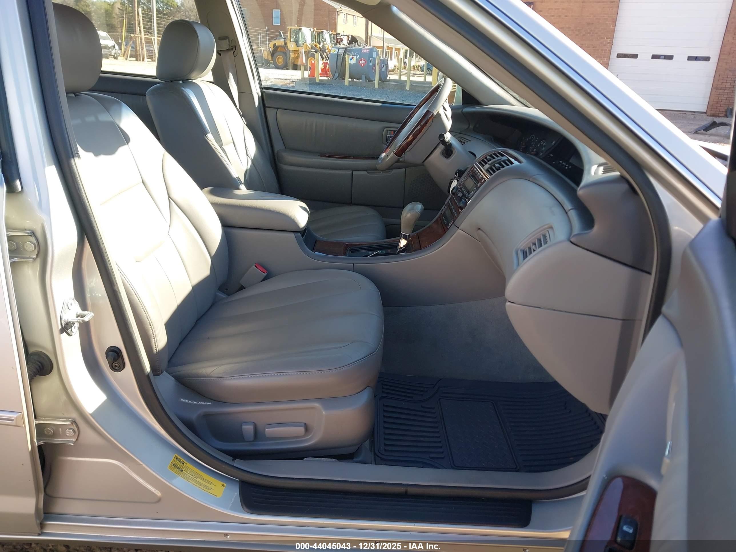 TOYOTA AVALON image 5
